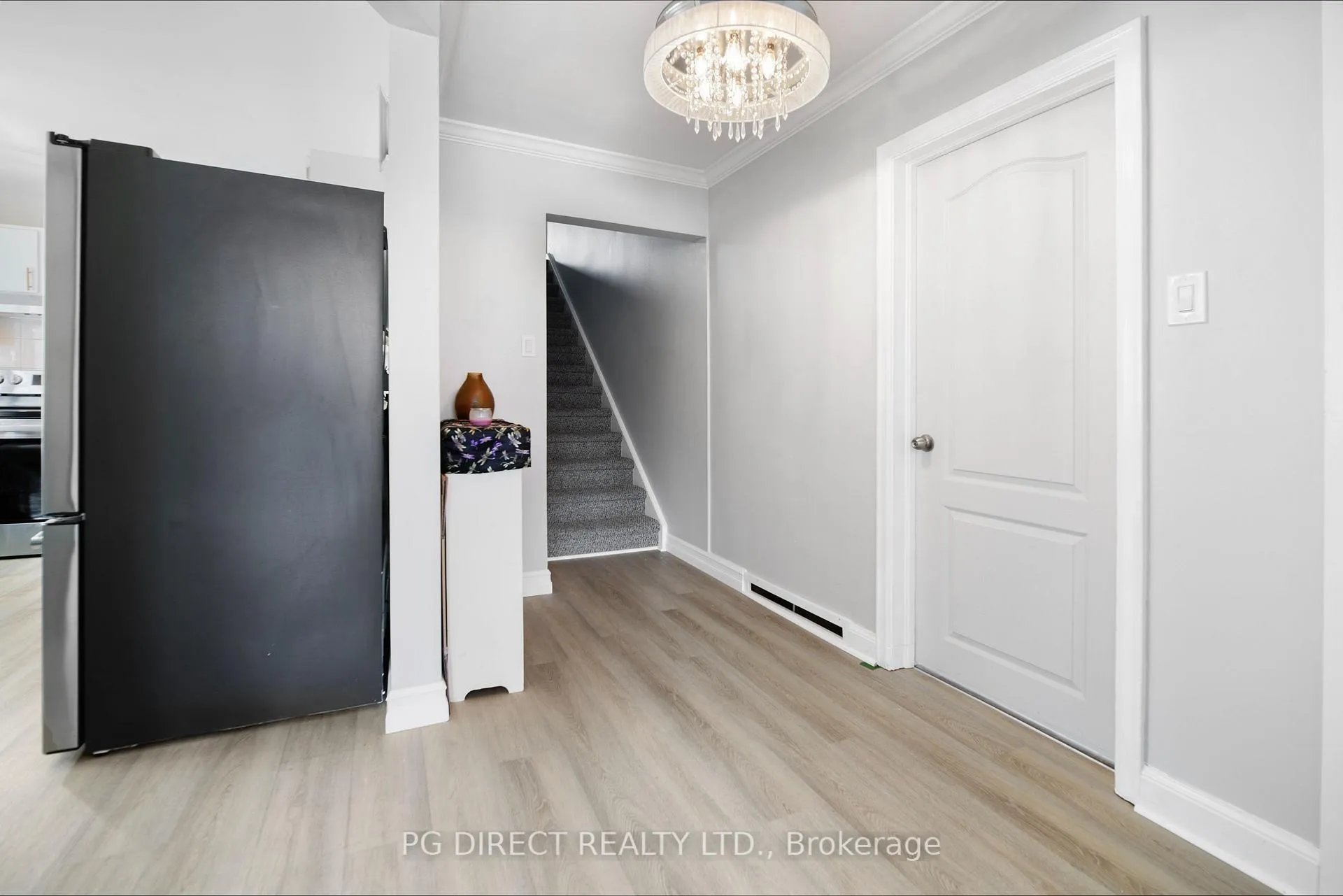 Photo 5 of 383 Chippewa Street W, North Bay, Central — HOMEH