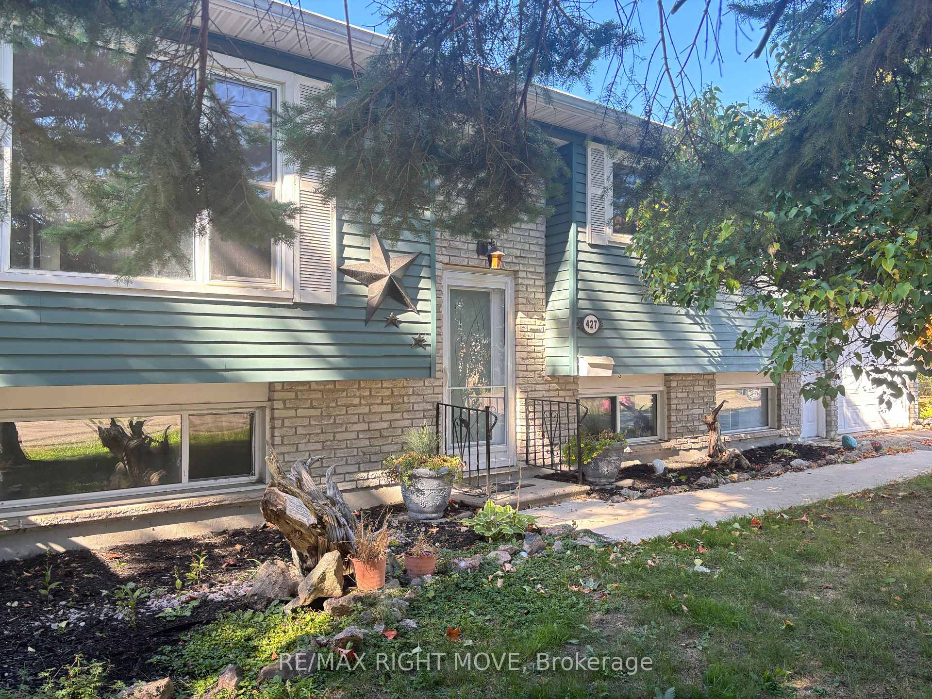 Photo 2 of 427 Jamieson Drive, Orillia — HOMEH