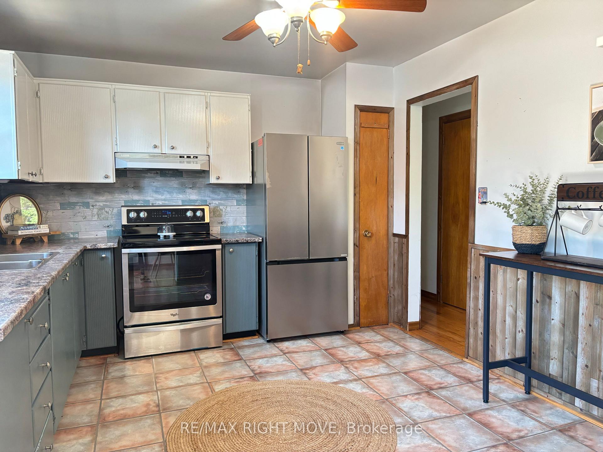 Photo 4 of 427 Jamieson Drive, Orillia — HOMEH