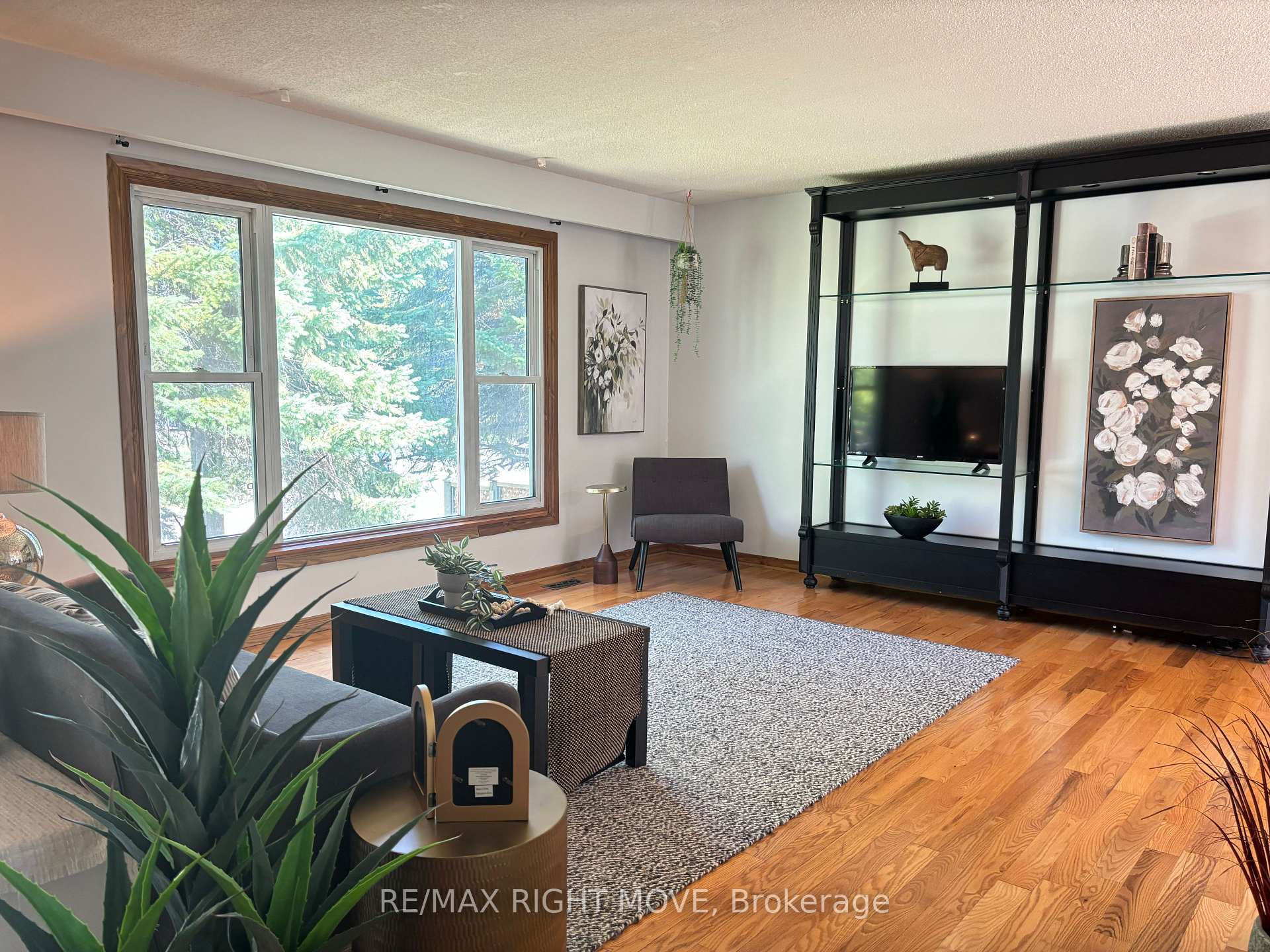 Photo 7 of 427 Jamieson Drive, Orillia — HOMEH
