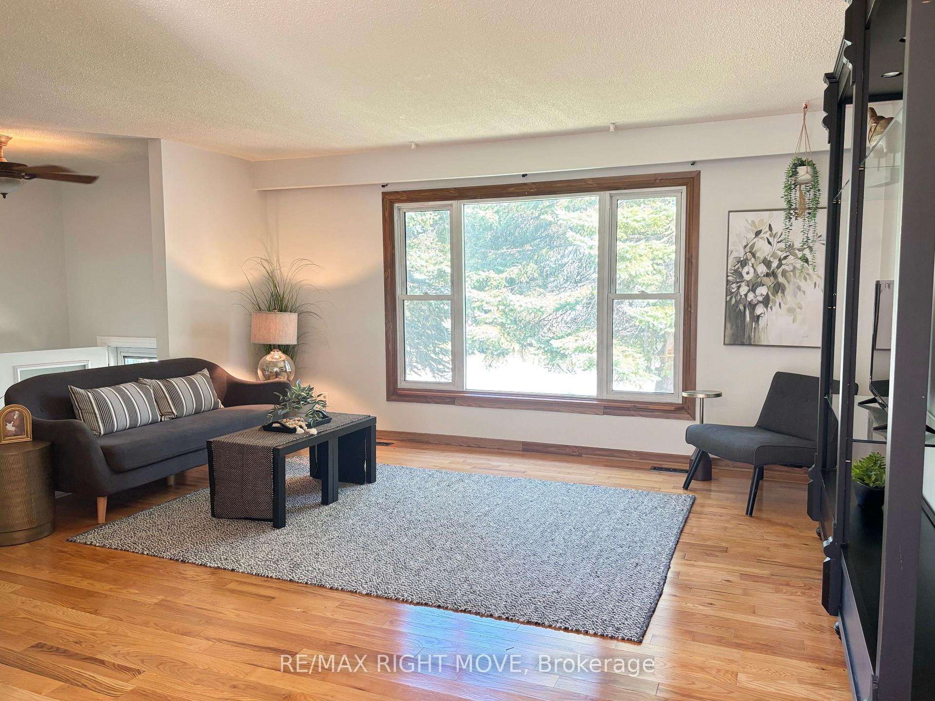 Photo 8 of 427 Jamieson Drive, Orillia — HOMEH