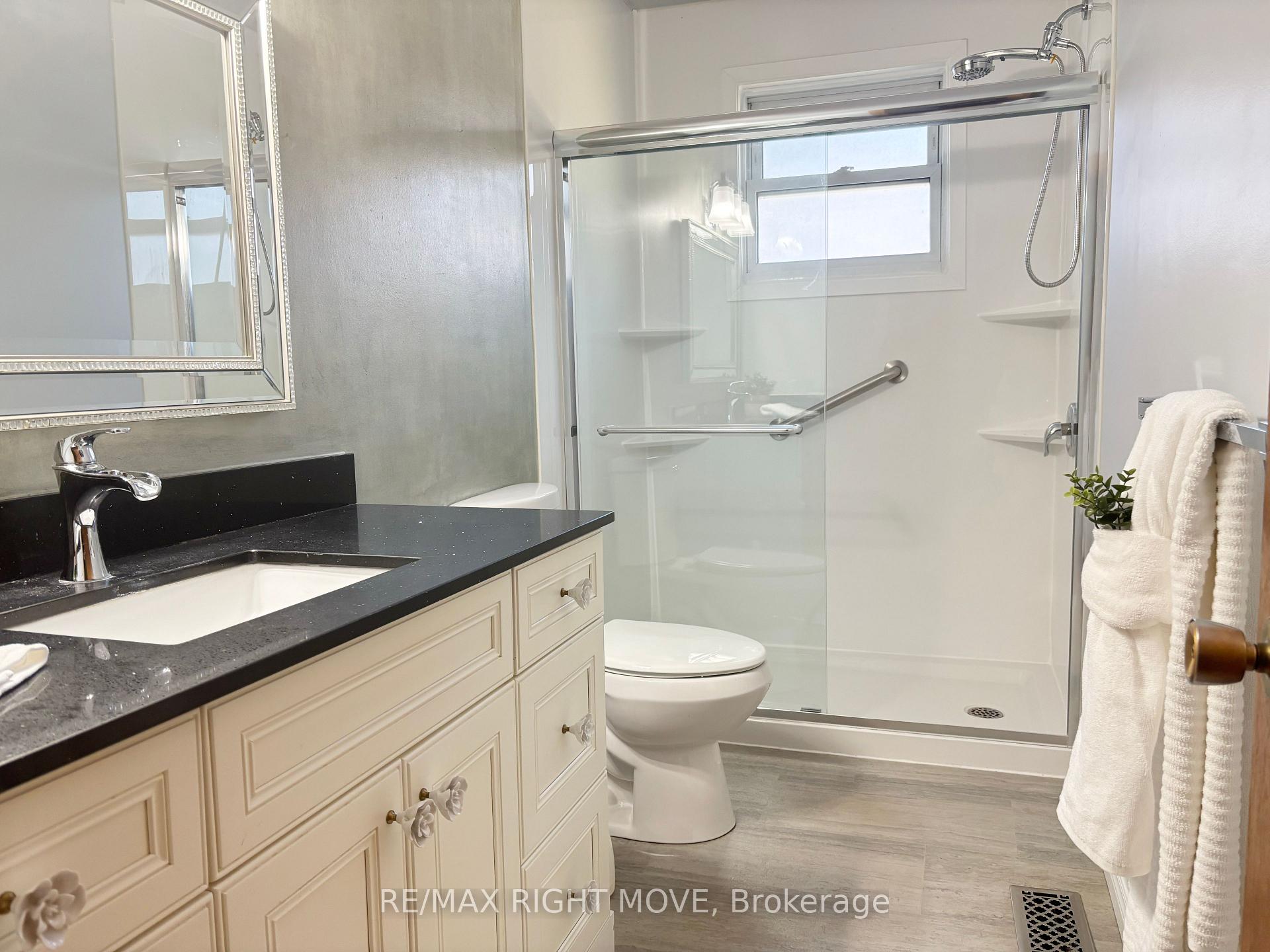 Photo 12 of 427 Jamieson Drive, Orillia — HOMEH