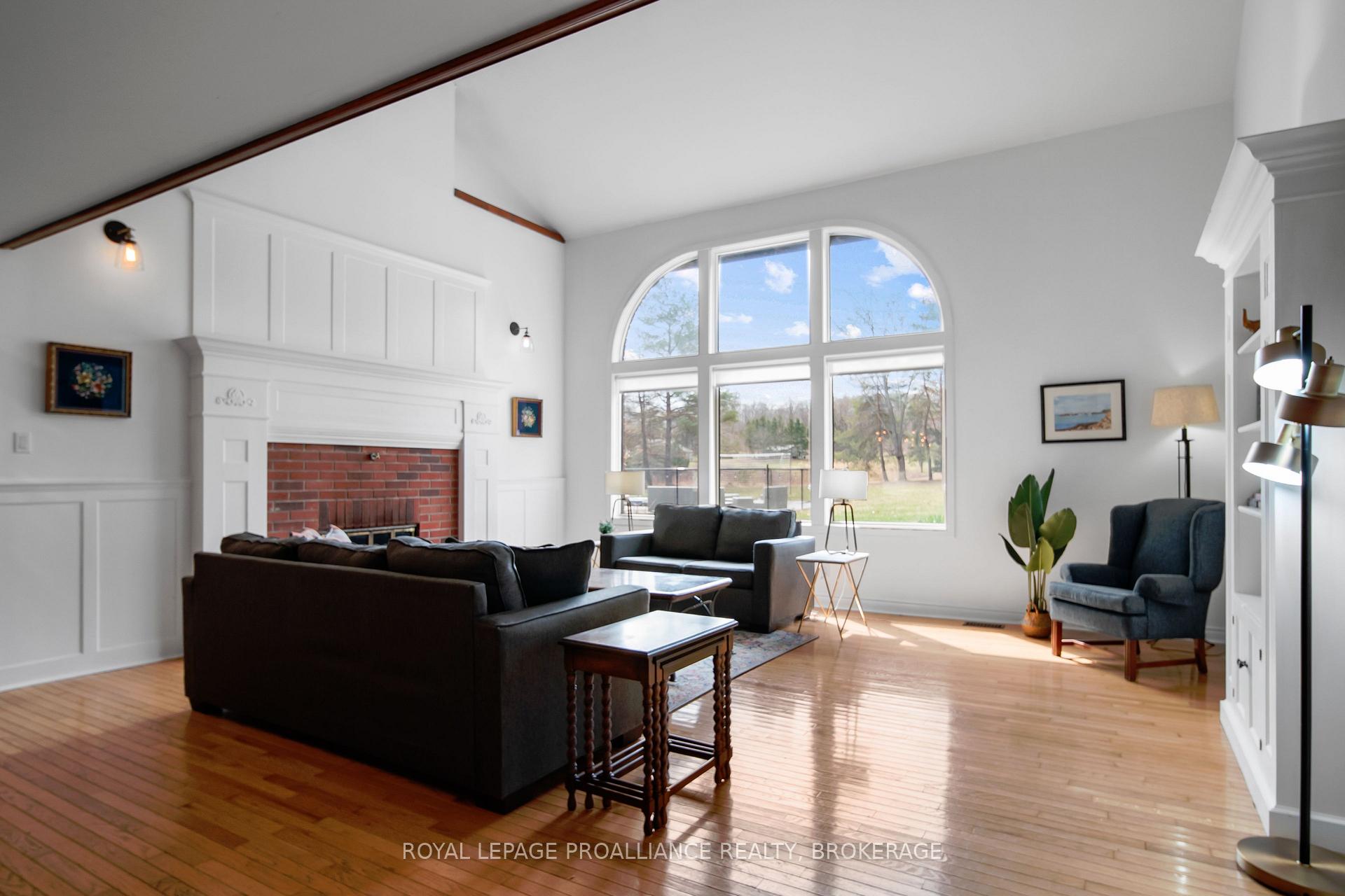 Photo 4 of 491 Maple Lawn Drive, Kingston, City North of 401 — HOMEH