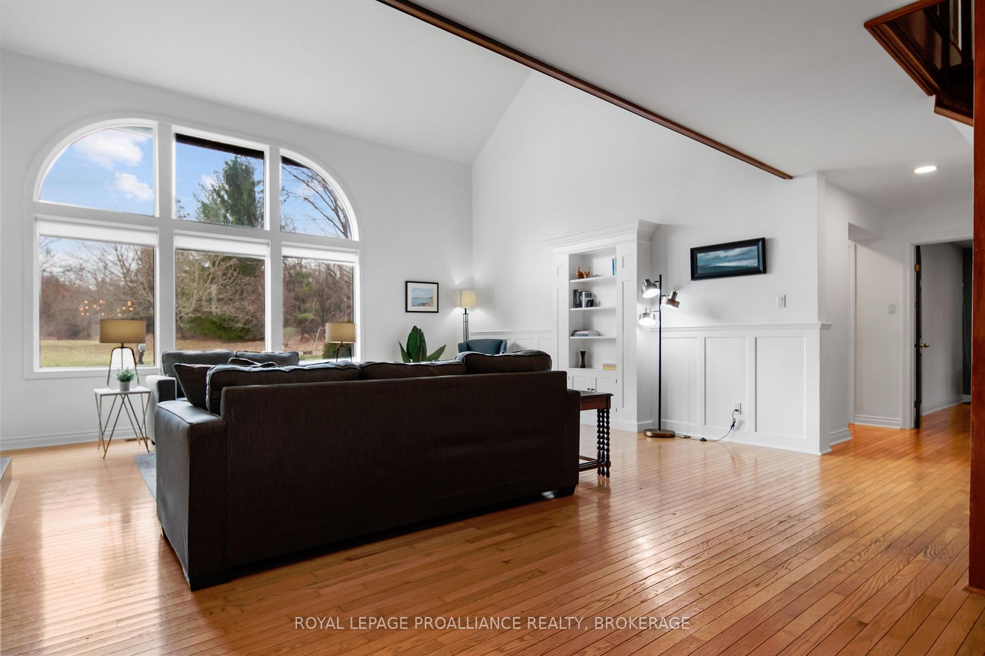 Photo 7 of 491 Maple Lawn Drive, Kingston, City North of 401 — HOMEH