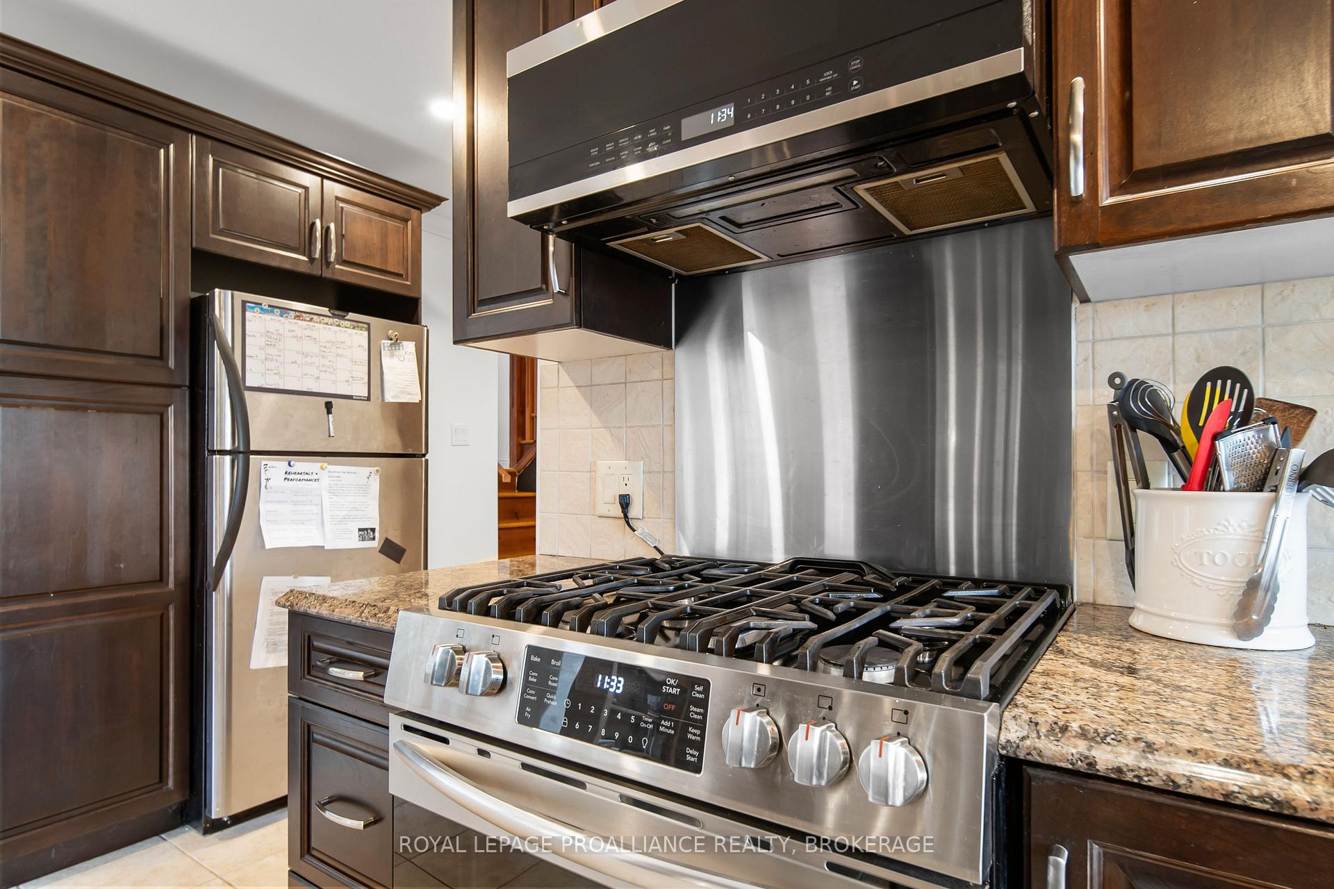 Photo 14 of 491 Maple Lawn Drive, Kingston, City North of 401 — HOMEH