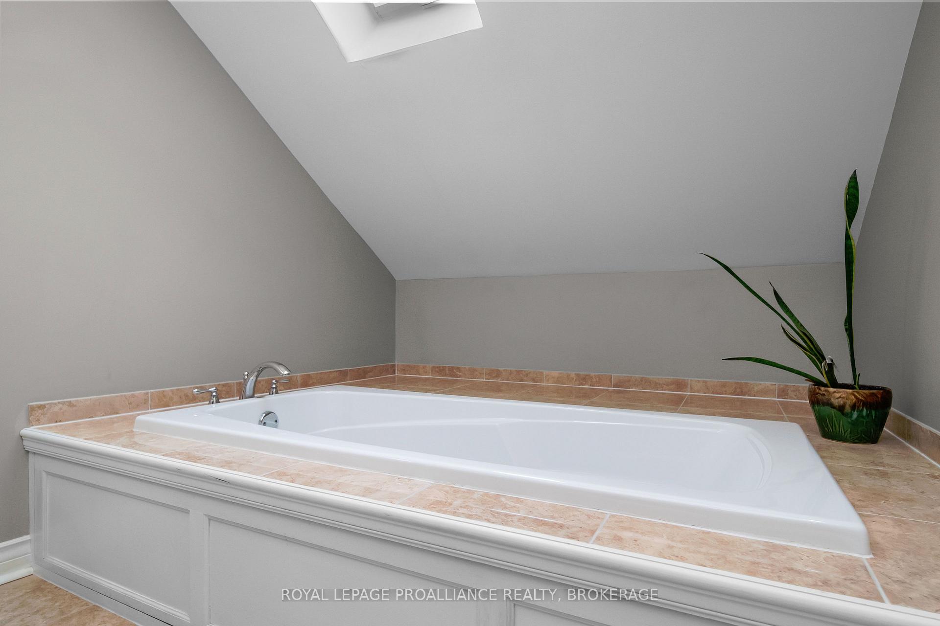 Photo 30 of 491 Maple Lawn Drive, Kingston, City North of 401 — HOMEH