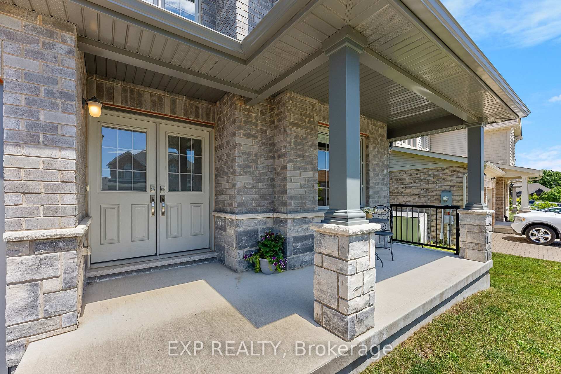 Photo 3 of 9 Philmori Boulevard, Pelham, Fonthill — HOMEH