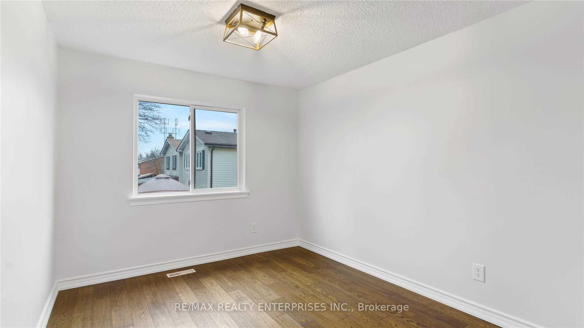 Photo 11 of 1117 Venus Crescent, Oshawa, Lakeview — HOMEH