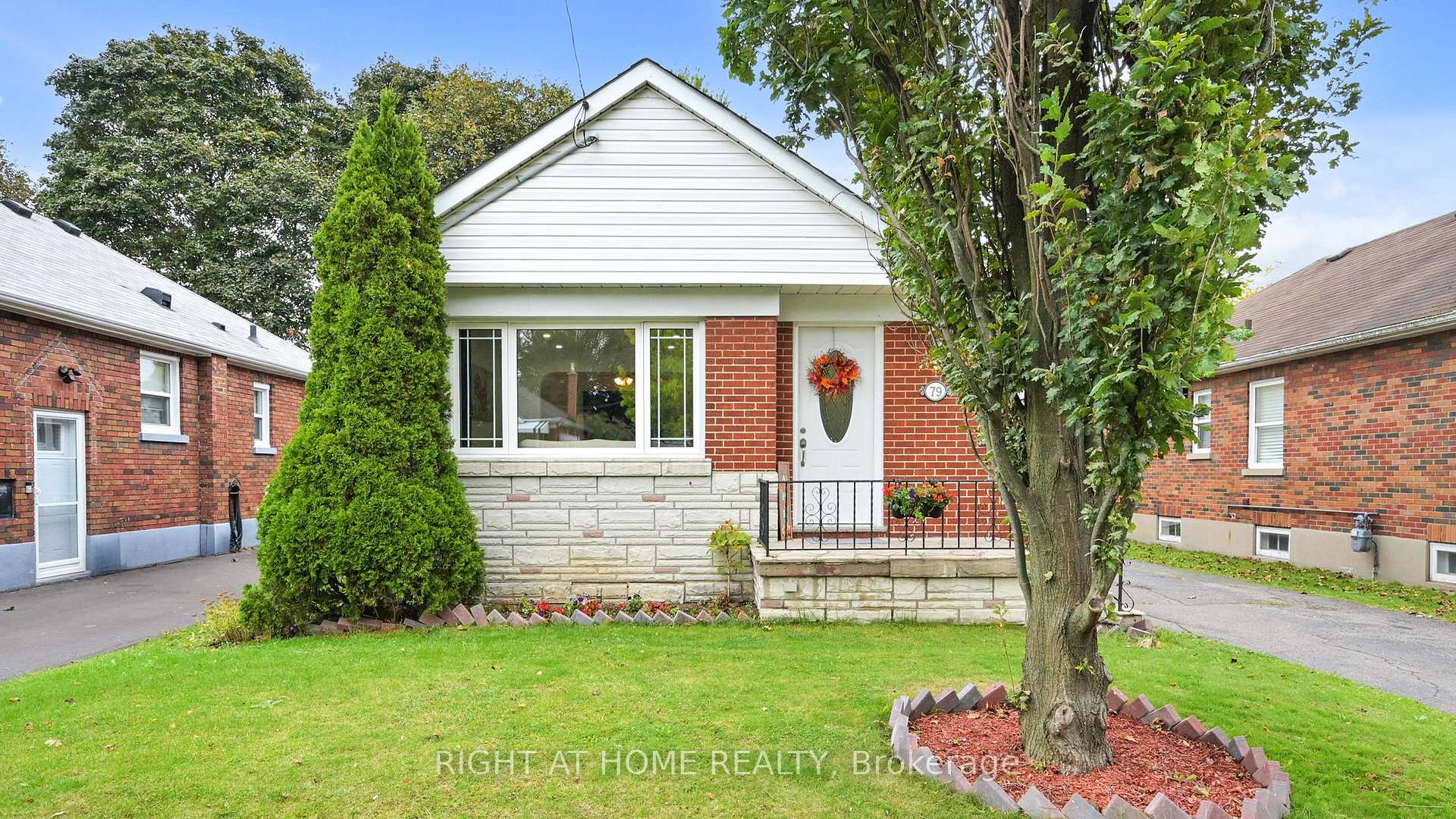 Photo 2 of 79 Oakes Avenue, Oshawa, O'Neill — HOMEH