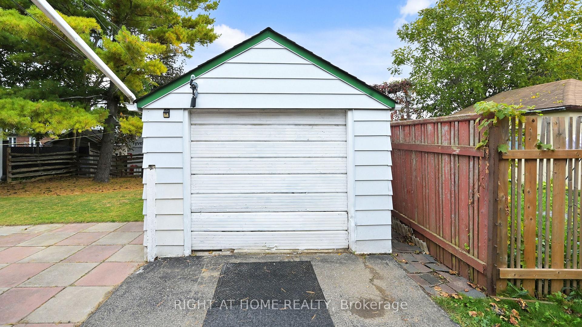 Photo 34 of 79 Oakes Avenue, Oshawa, O'Neill — HOMEH