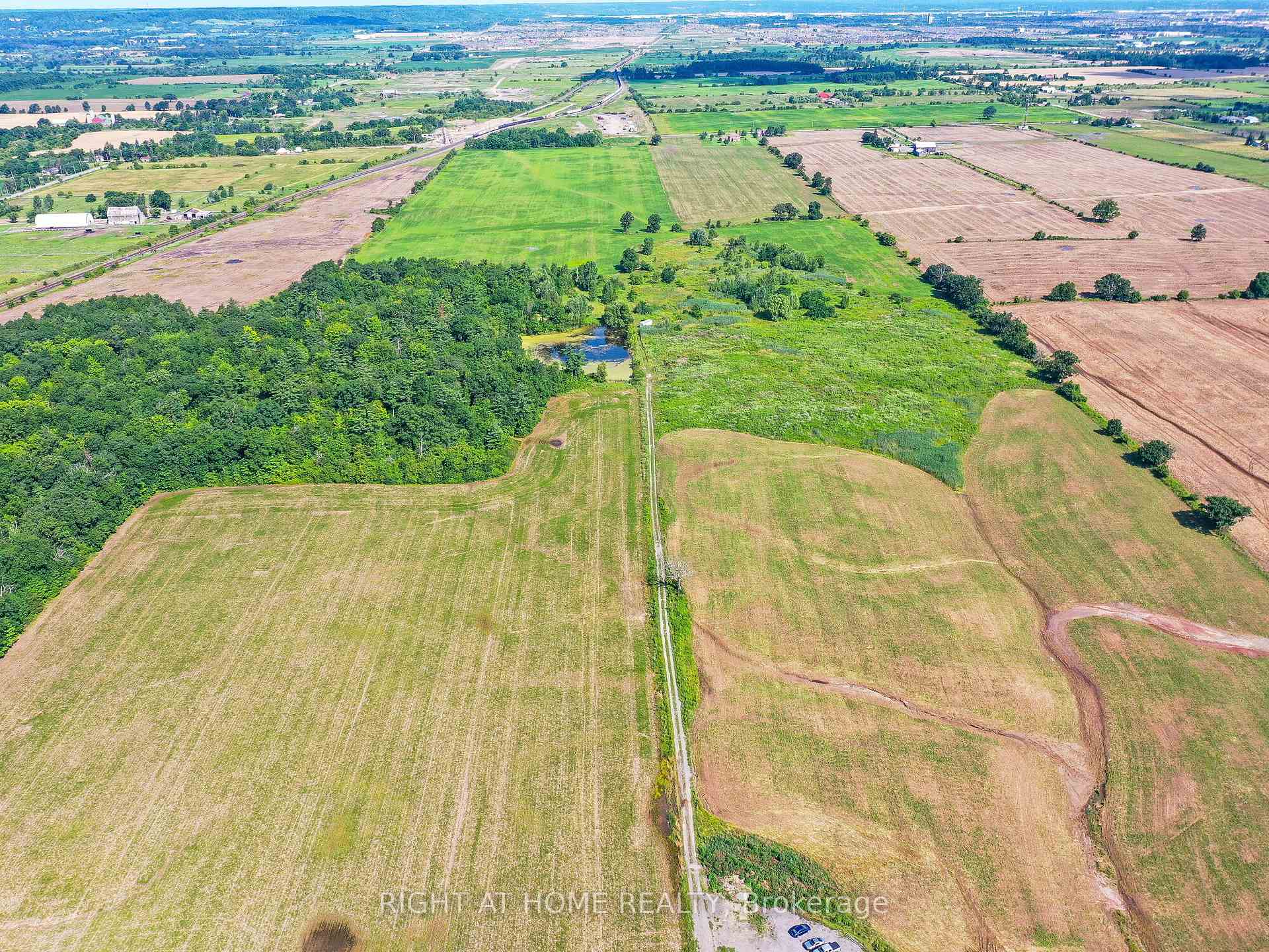 Photo 3 of 3369 Burnhamthorpe Rd W, Milton, Rural Trafalgar — HOMEH