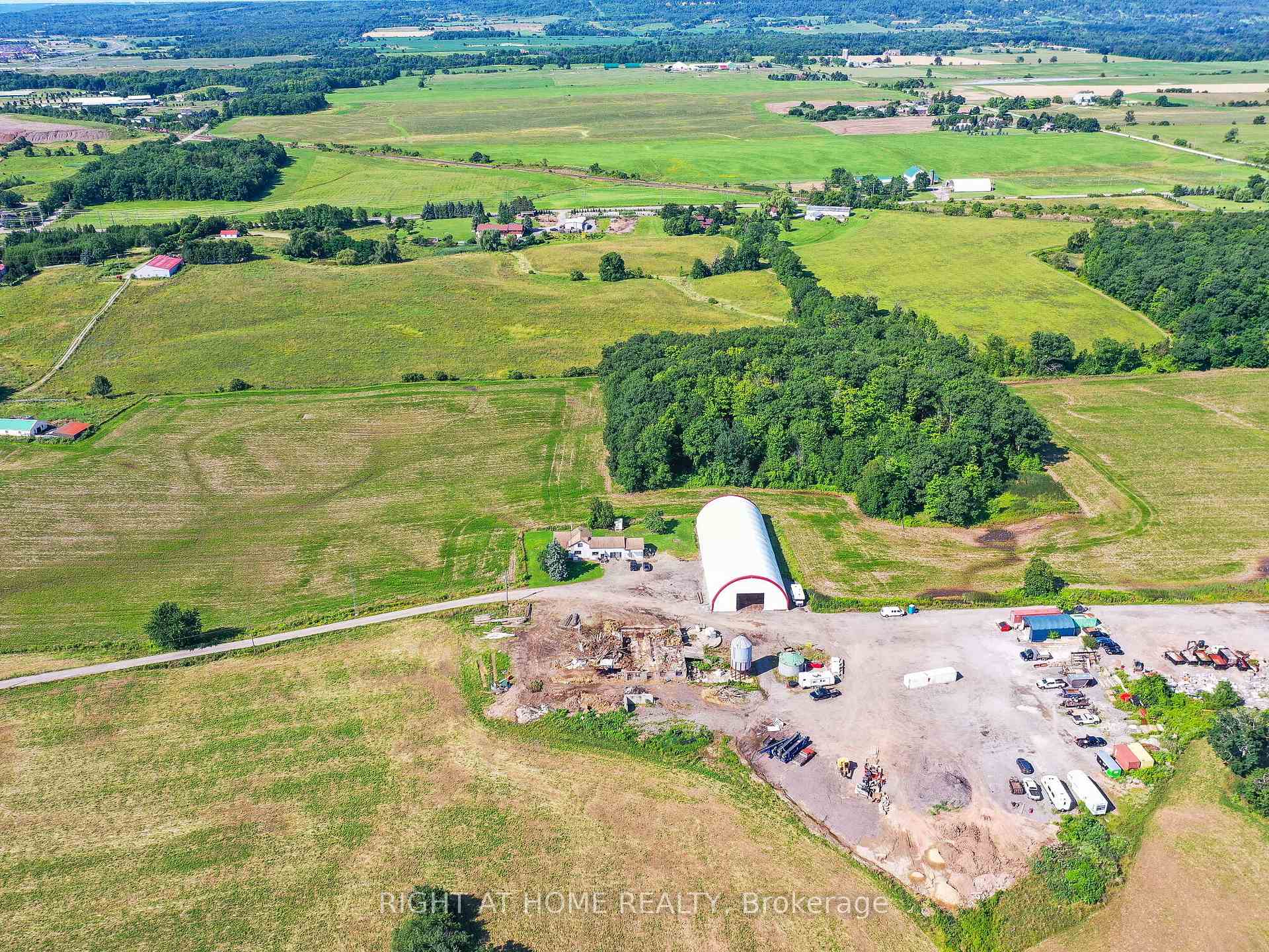 Photo 5 of 3369 Burnhamthorpe Rd W, Milton, Rural Trafalgar — HOMEH