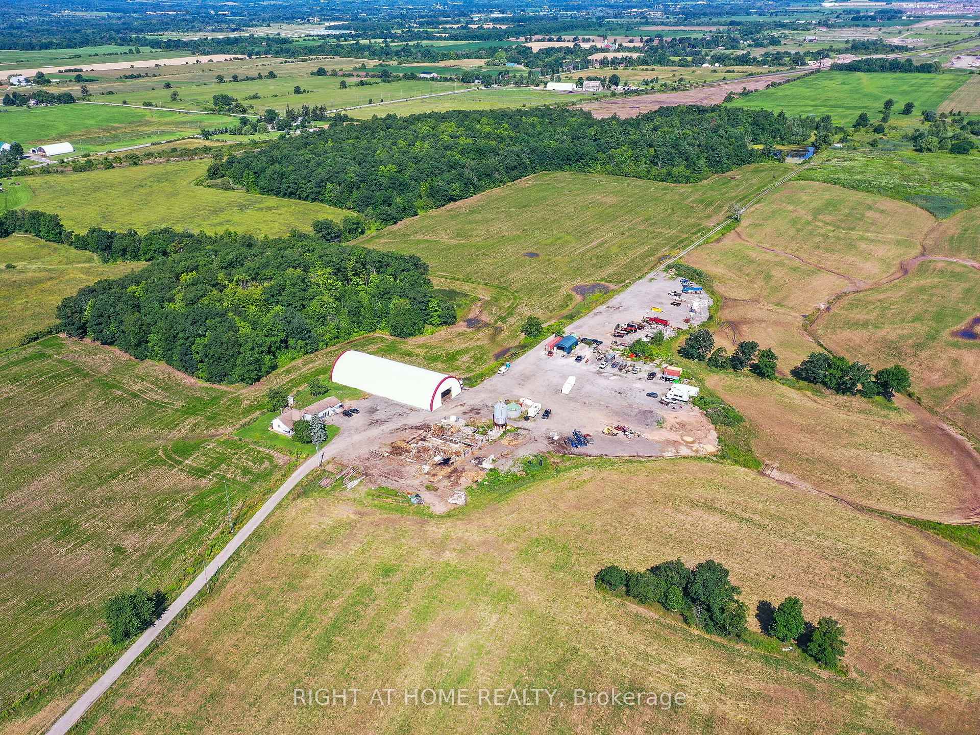 Photo 6 of 3369 Burnhamthorpe Rd W, Milton, Rural Trafalgar — HOMEH