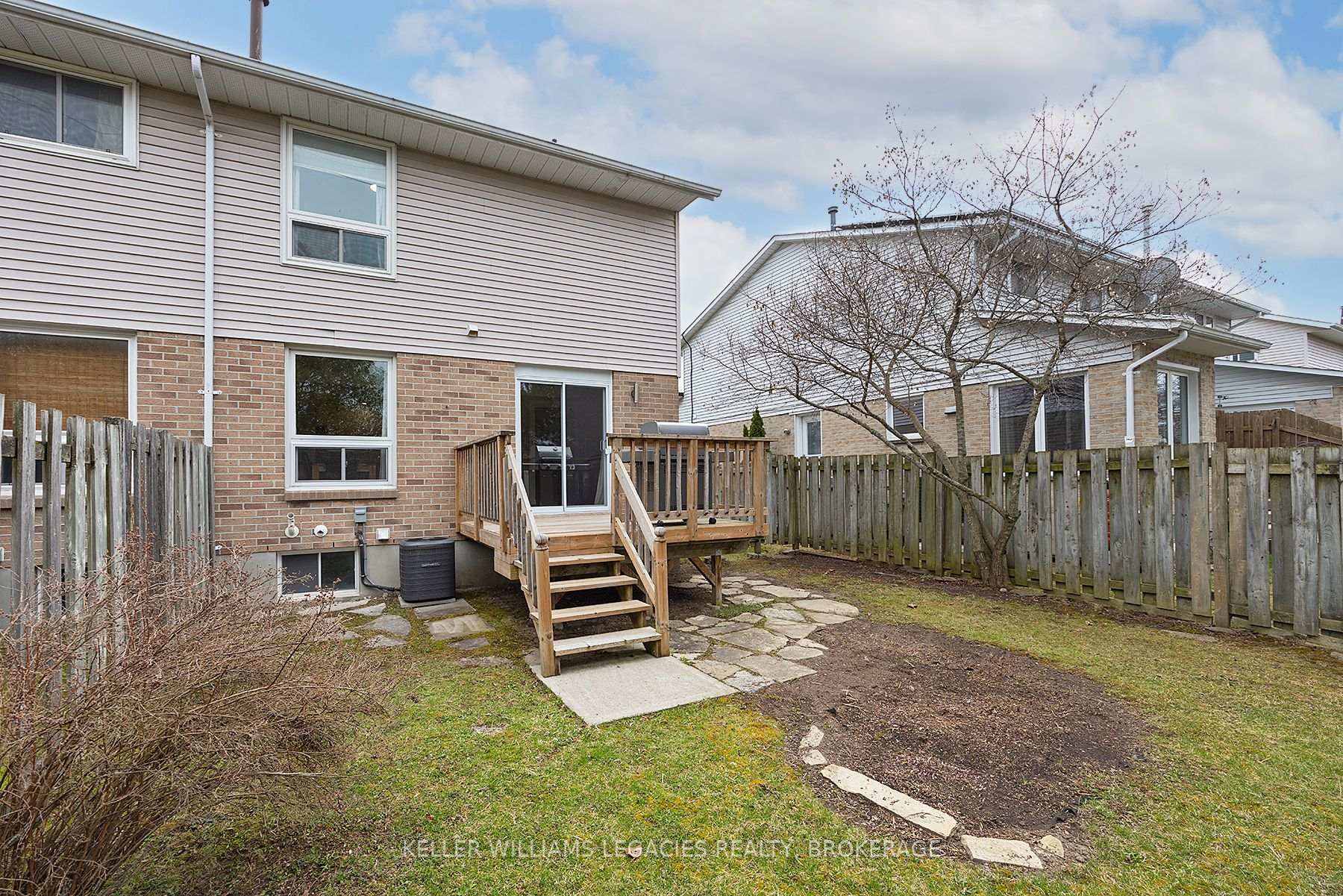 Photo 2 of 886 Muirfield Crescent, Kingston, East Gardiners Rd — HOMEH