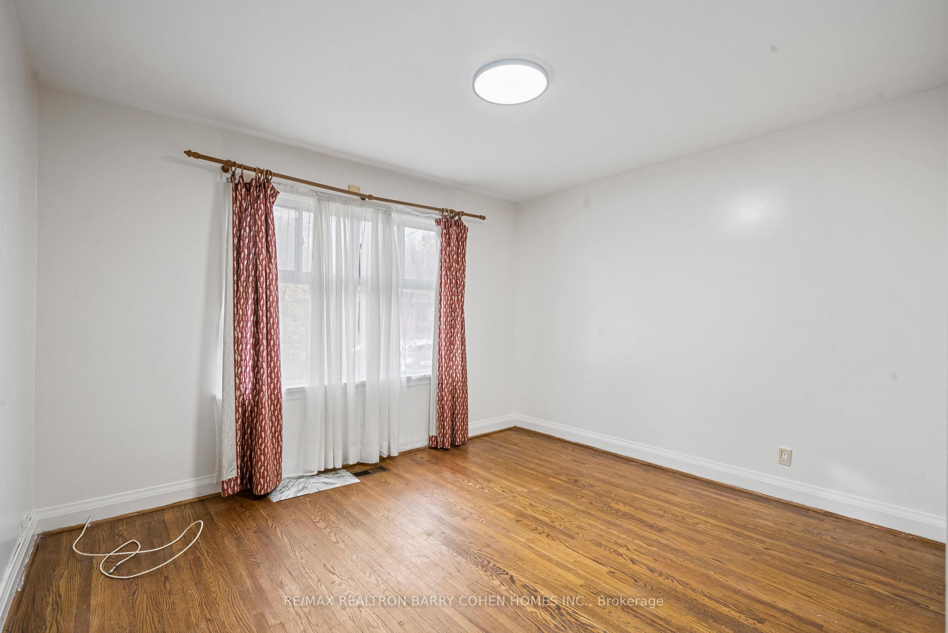 Photo 10 of 86 Steeles Avenue E, Markham, Grandview — HOMEH