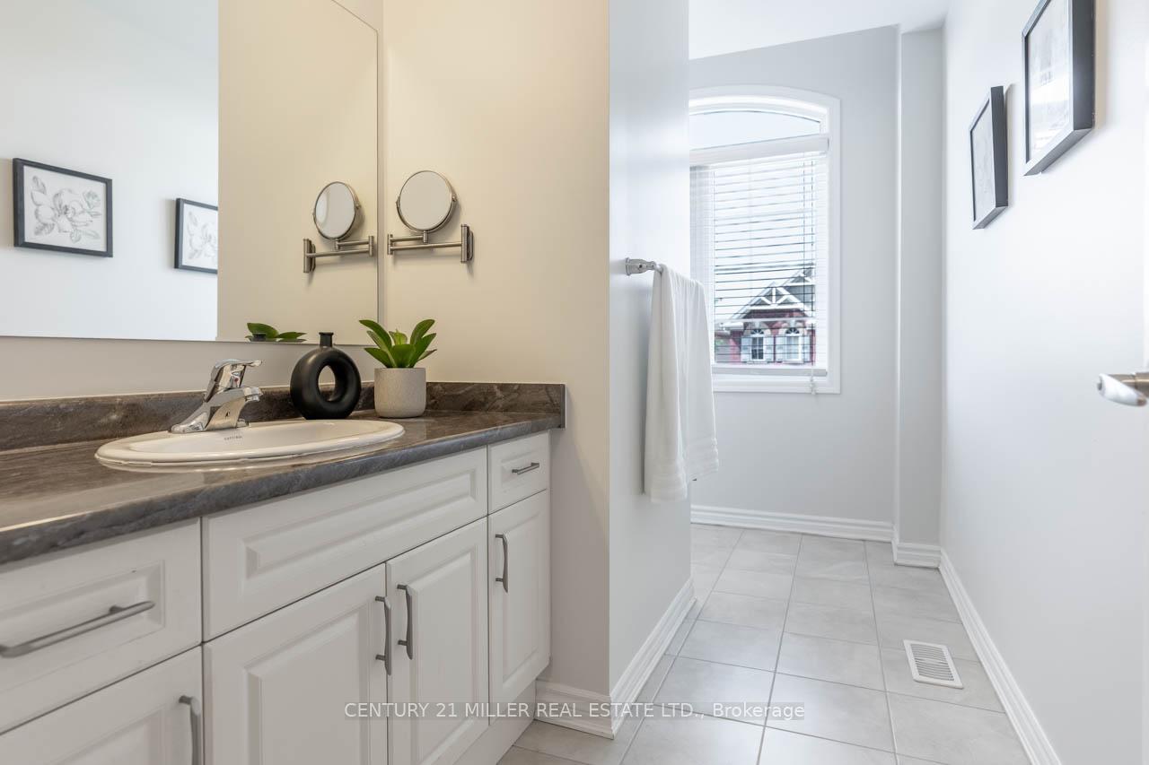Photo 20 of 1249 Duignan Crescent, Milton, Ford — HOMEH