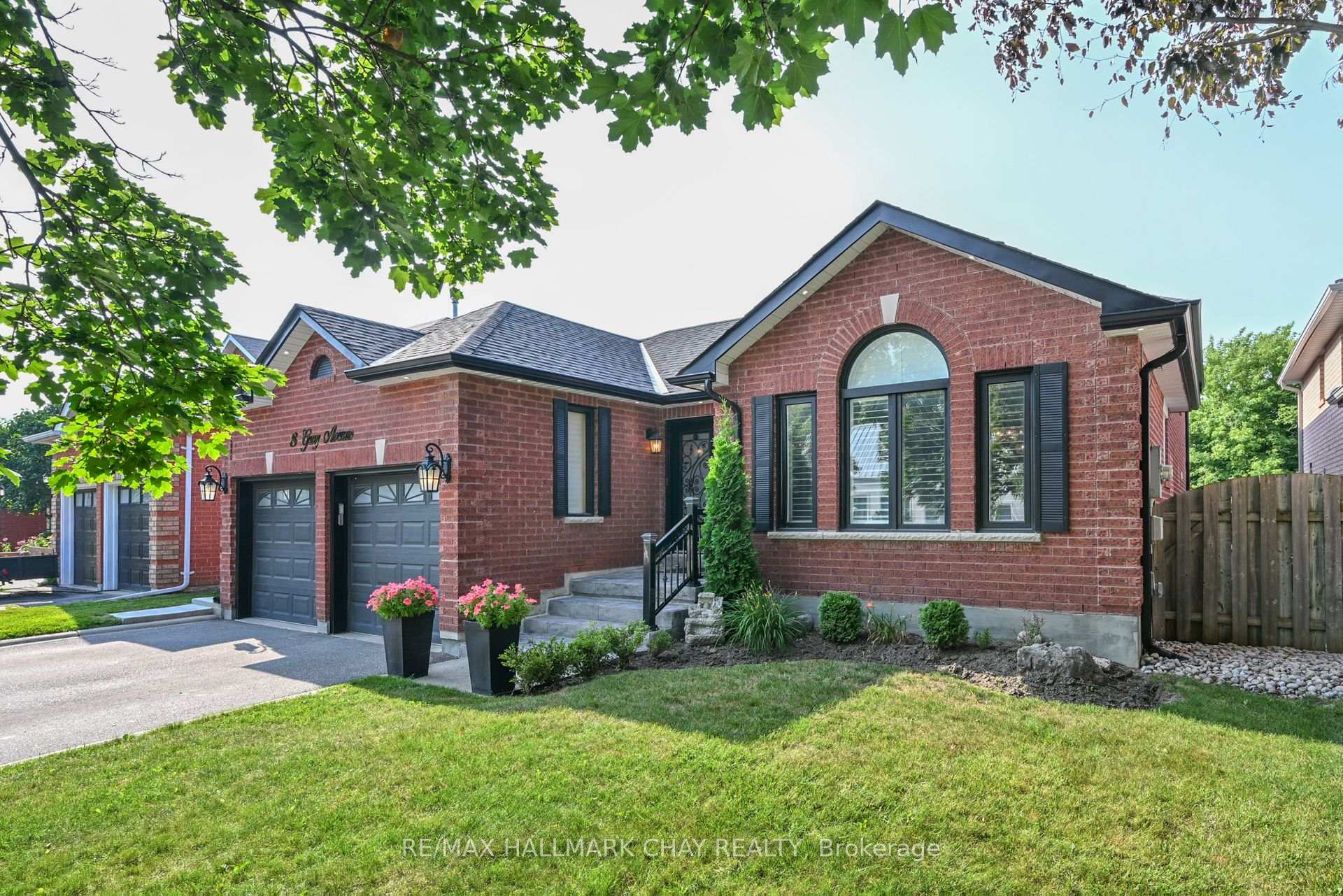 Photo 2 of 8 Gray Avenue, New Tecumseth, Alliston — HOMEH