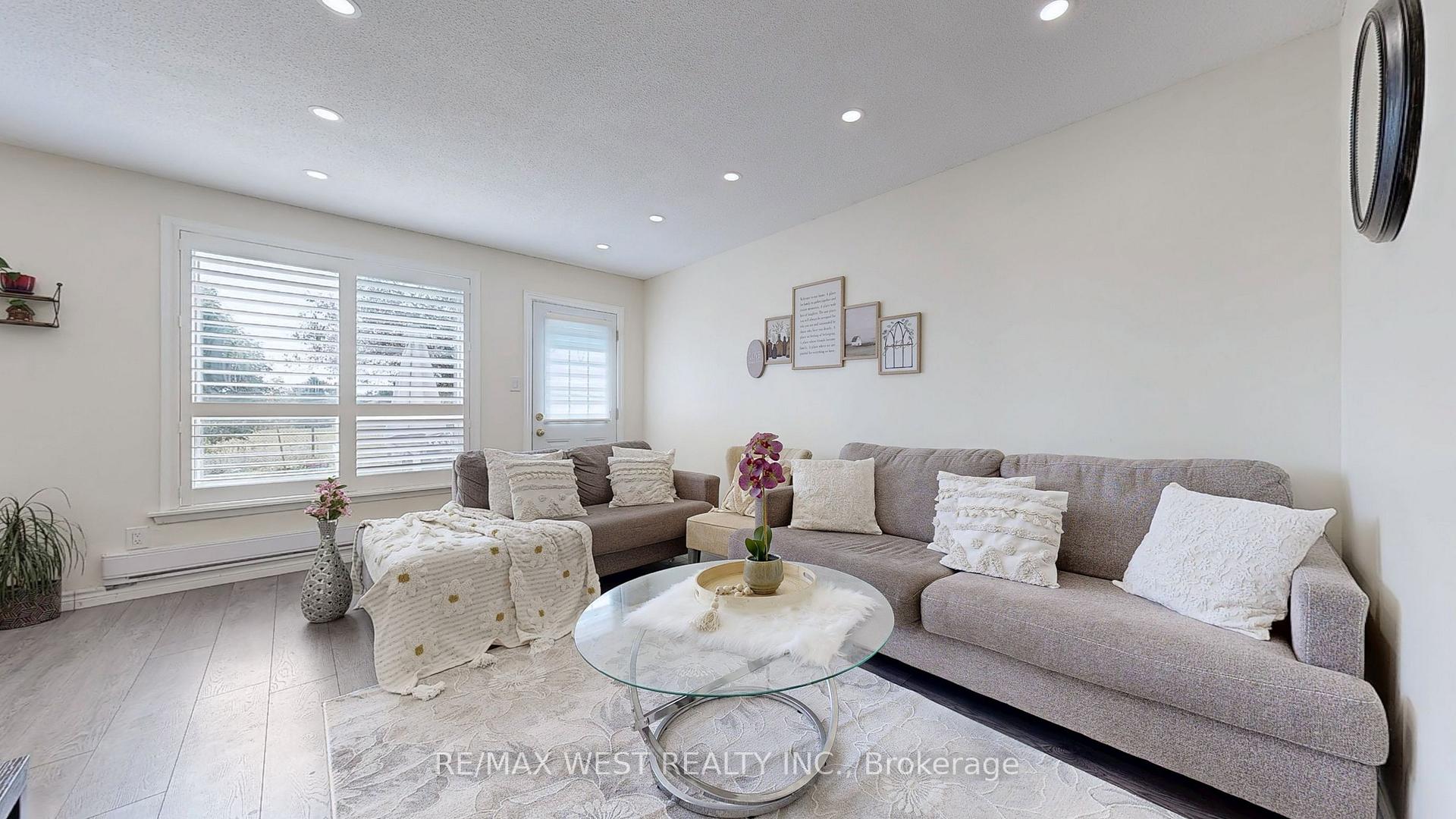 Photo 6 of 325 Killarney Court, Oshawa, Lakeview — HOMEH