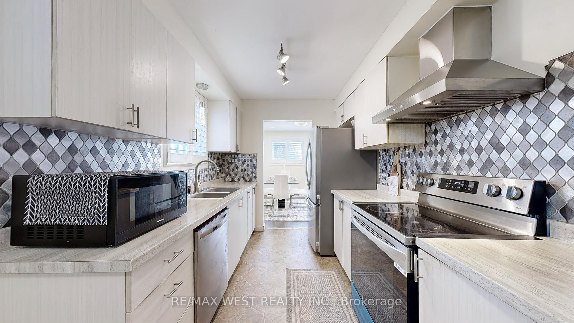 Photo 14 of 325 Killarney Court, Oshawa, Lakeview — HOMEH