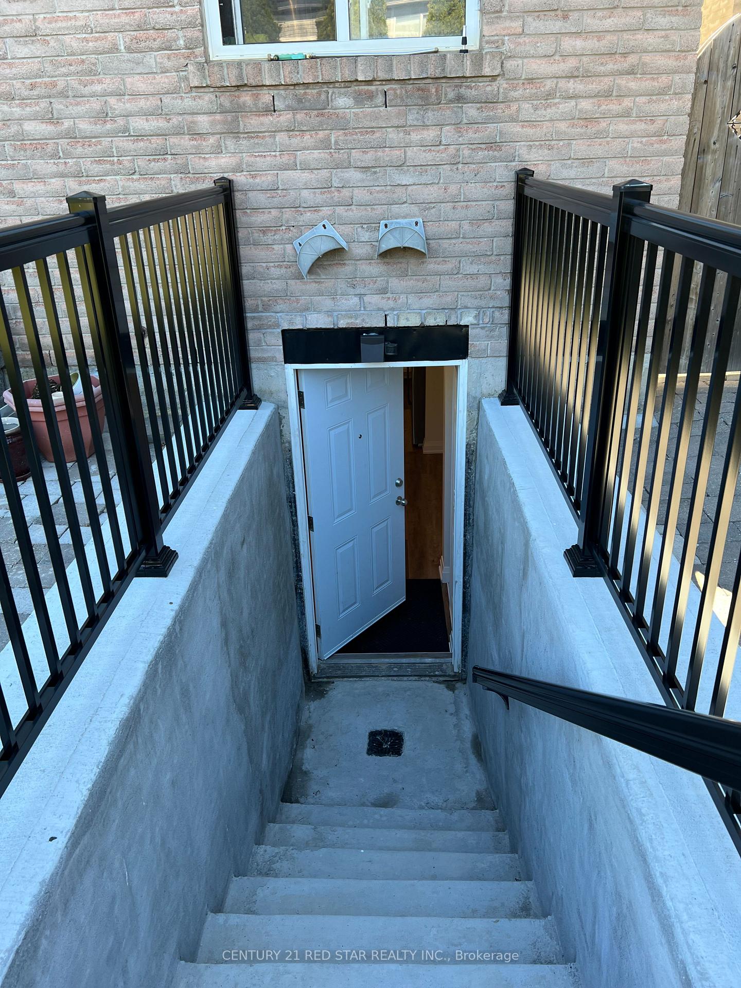 Photo 7 of Unit Basement, 1025 Holdsworth Crescent, Milton, Coates — HOMEH