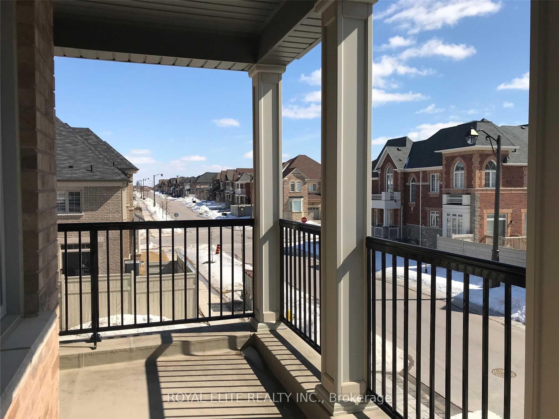 Photo 7 of 34 Hubner Avenue, Markham, Berczy — HOMEH