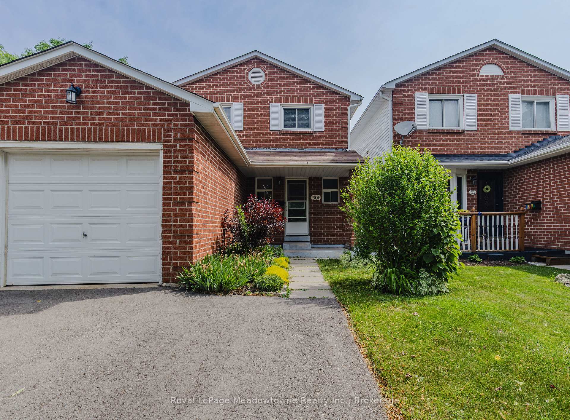 Photo 4 of 301 Woodlawn Crescent, Milton, Bronte Meadows — HOMEH