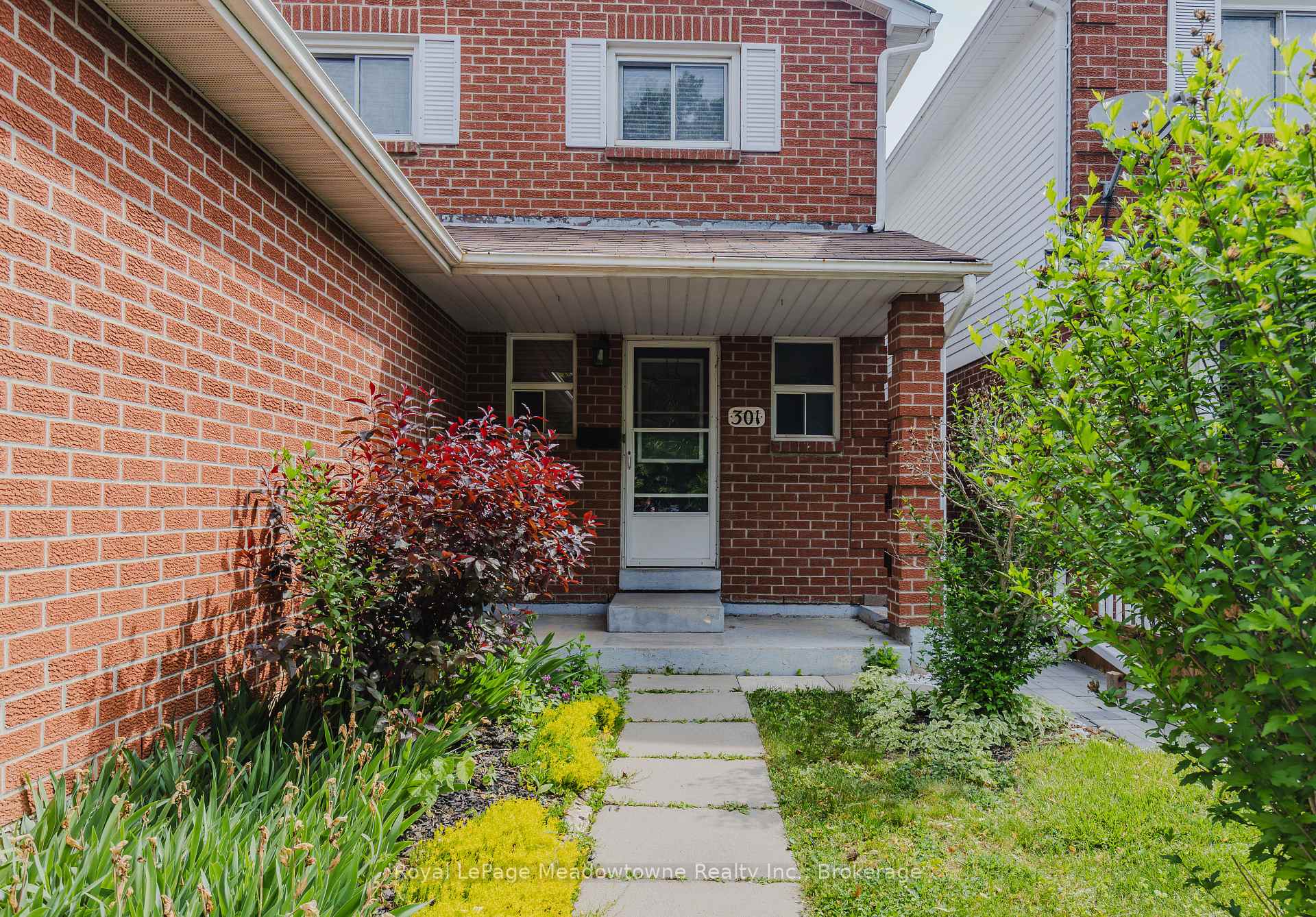 Photo 19 of 301 Woodlawn Crescent, Milton, Bronte Meadows — HOMEH