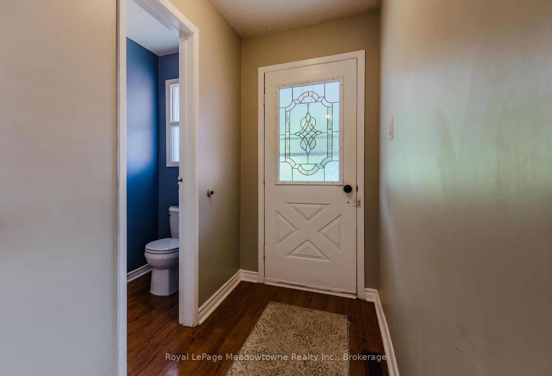Photo 2 of 301 Woodlawn Crescent, Milton, Bronte Meadows — HOMEH