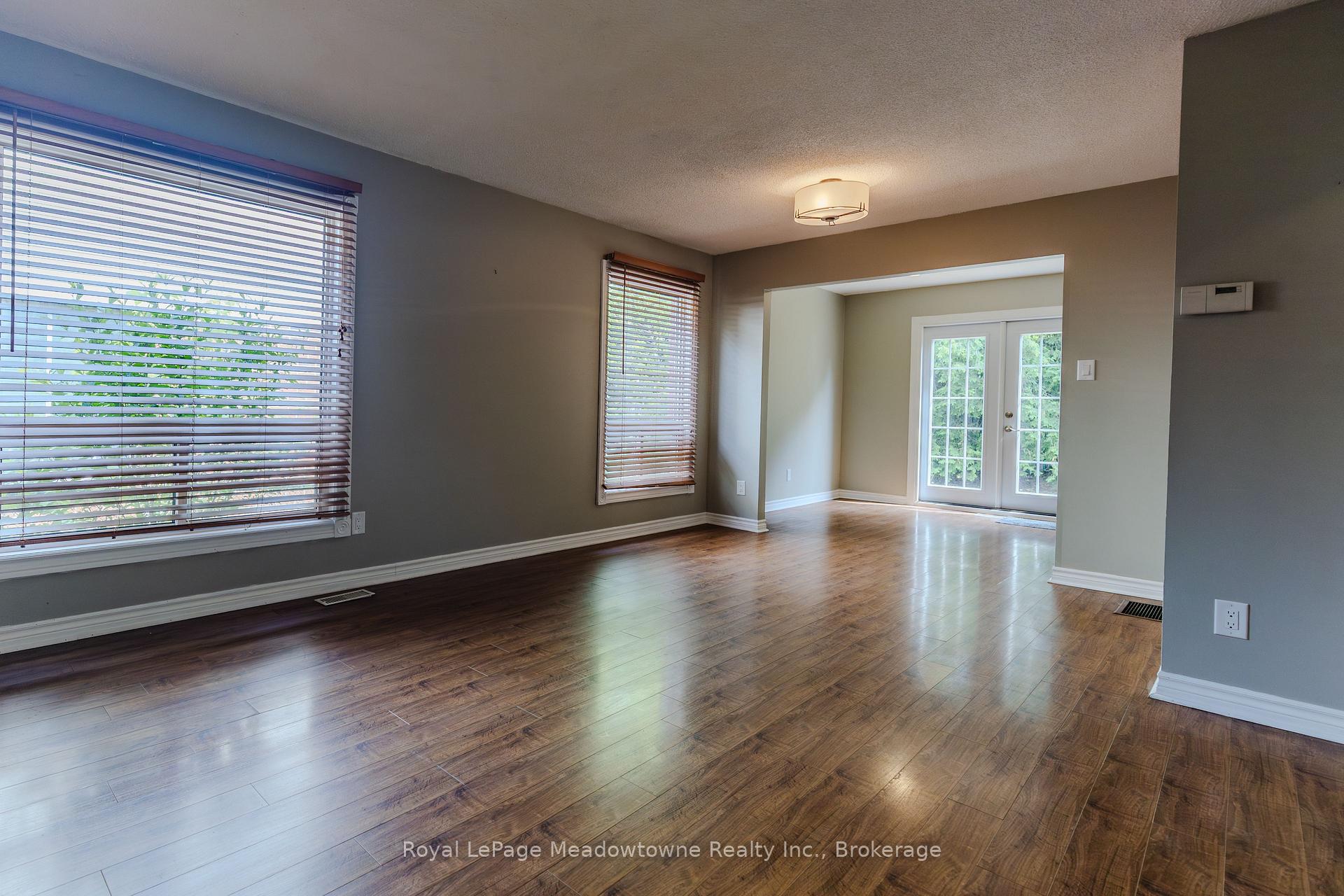 Photo 22 of 301 Woodlawn Crescent, Milton, Bronte Meadows — HOMEH