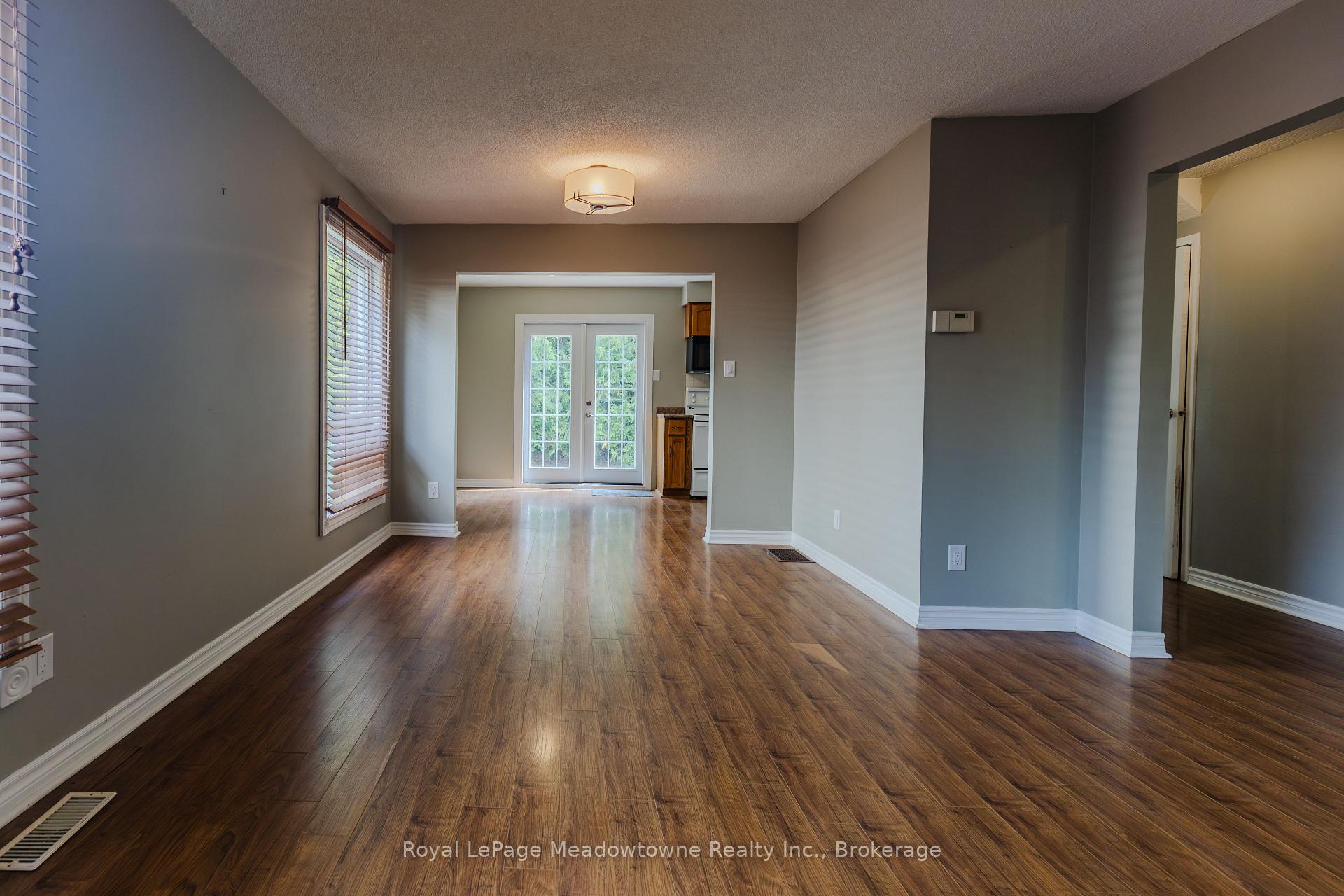 Photo 20 of 301 Woodlawn Crescent, Milton, Bronte Meadows — HOMEH