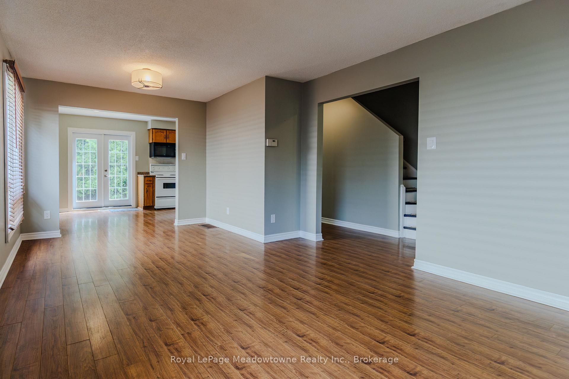Photo 5 of 301 Woodlawn Crescent, Milton, Bronte Meadows — HOMEH