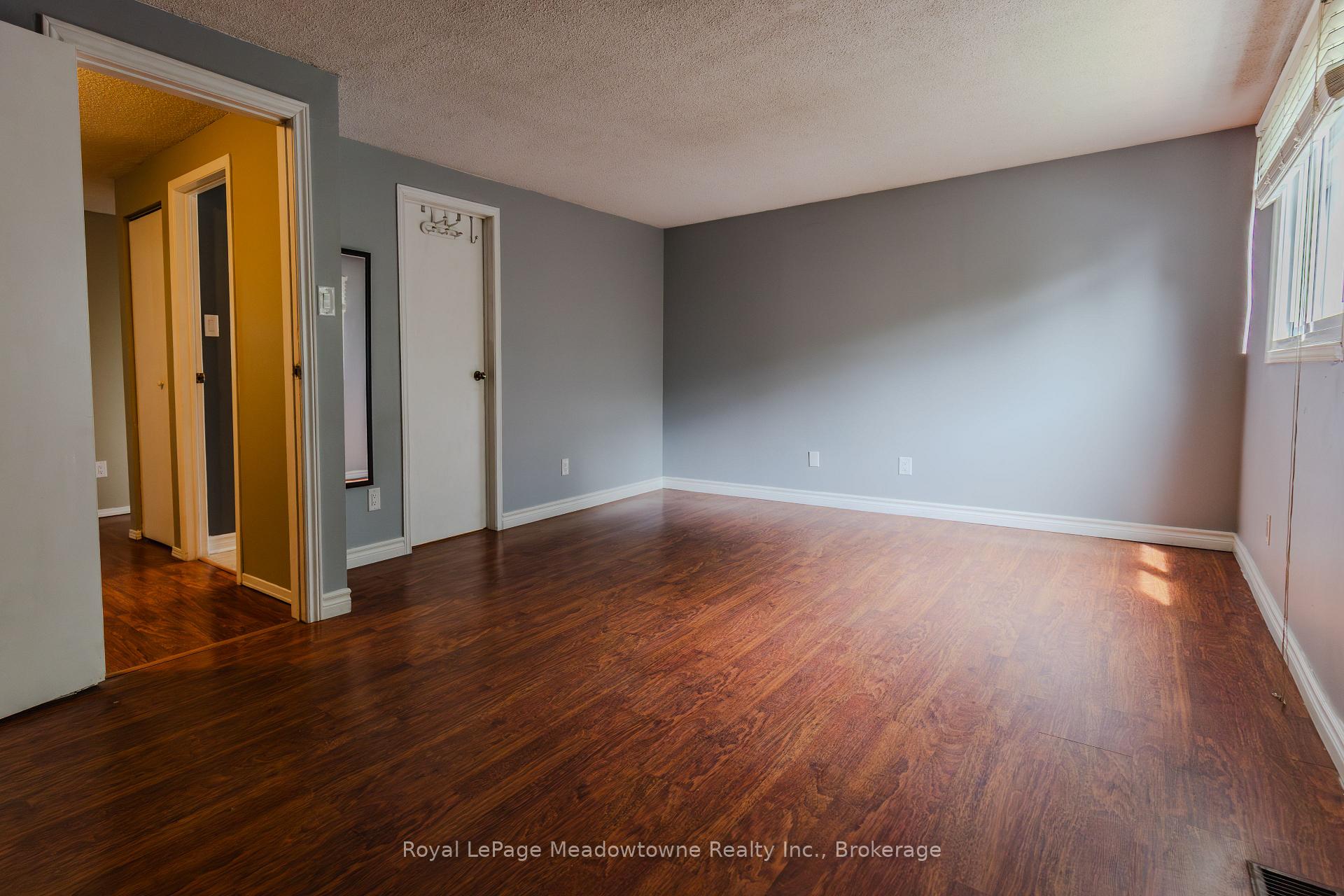 Photo 21 of 301 Woodlawn Crescent, Milton, Bronte Meadows — HOMEH