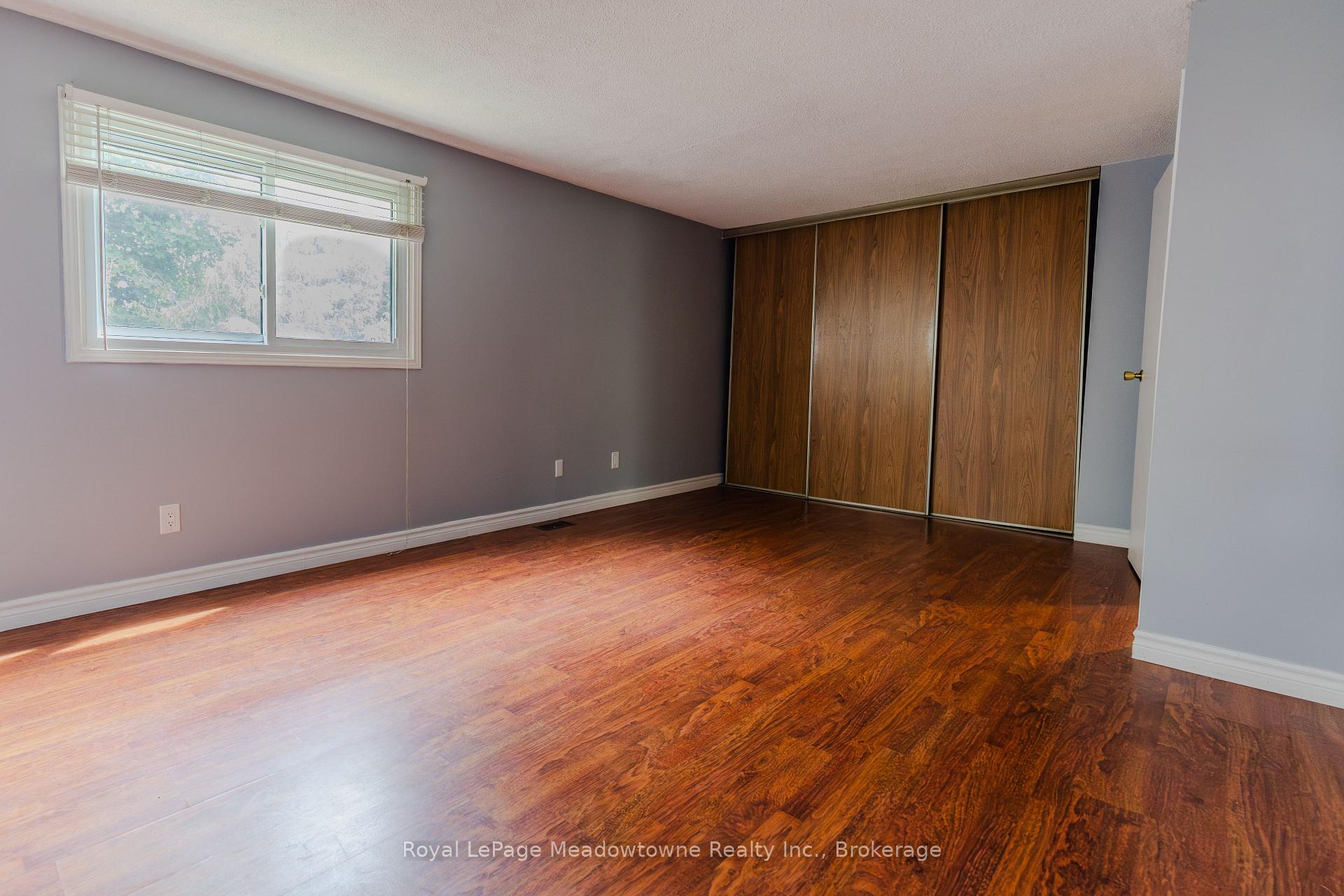 Photo 12 of 301 Woodlawn Crescent, Milton, Bronte Meadows — HOMEH