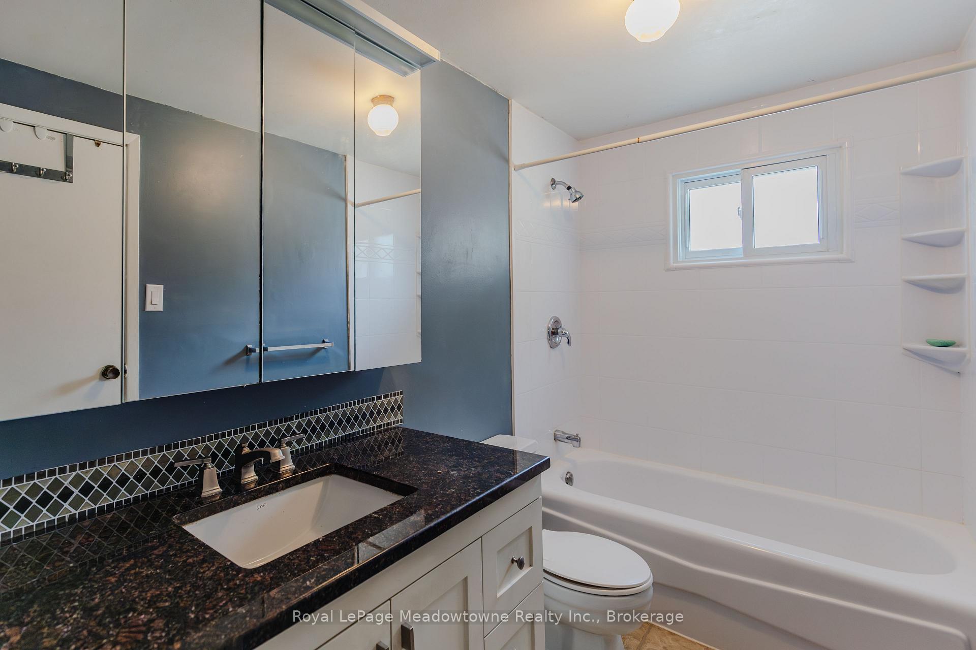 Photo 18 of 301 Woodlawn Crescent, Milton, Bronte Meadows — HOMEH