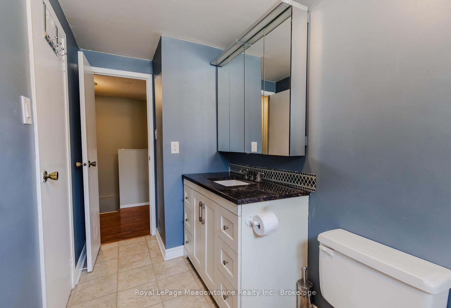 Photo 10 of 301 Woodlawn Crescent, Milton, Bronte Meadows — HOMEH