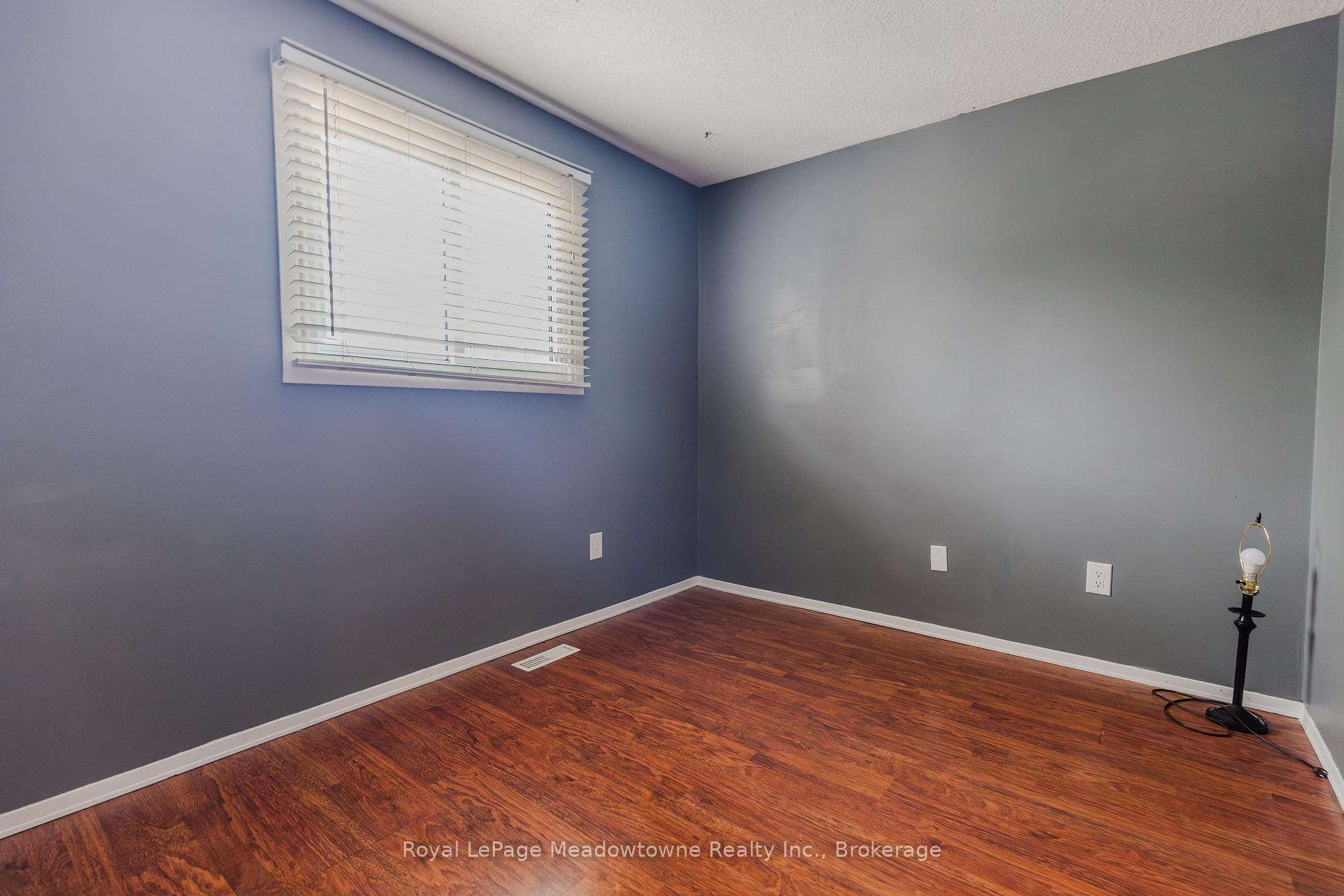 Photo 11 of 301 Woodlawn Crescent, Milton, Bronte Meadows — HOMEH