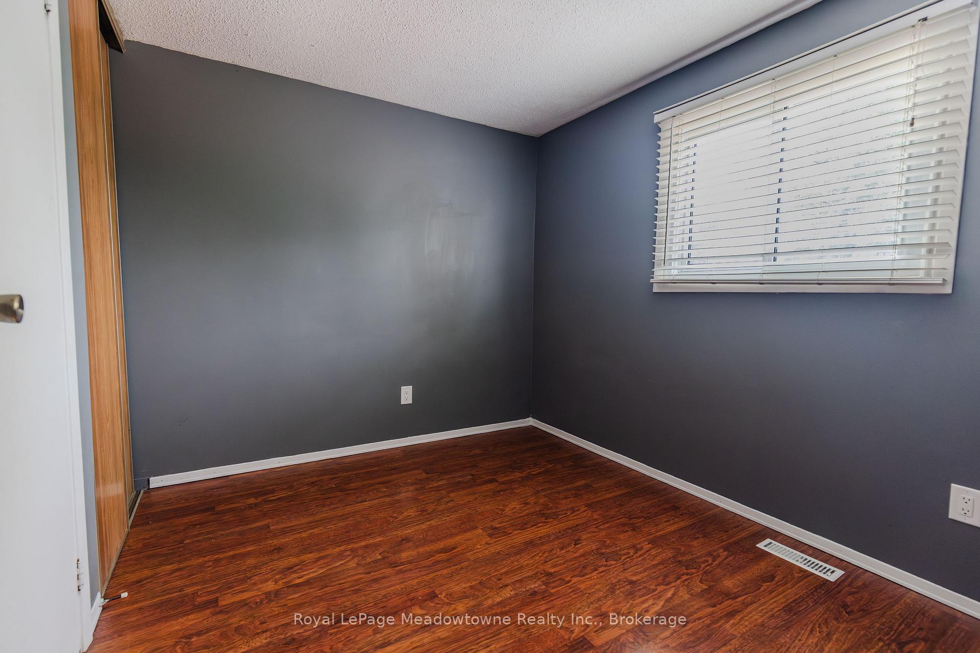 Photo 16 of 301 Woodlawn Crescent, Milton, Bronte Meadows — HOMEH