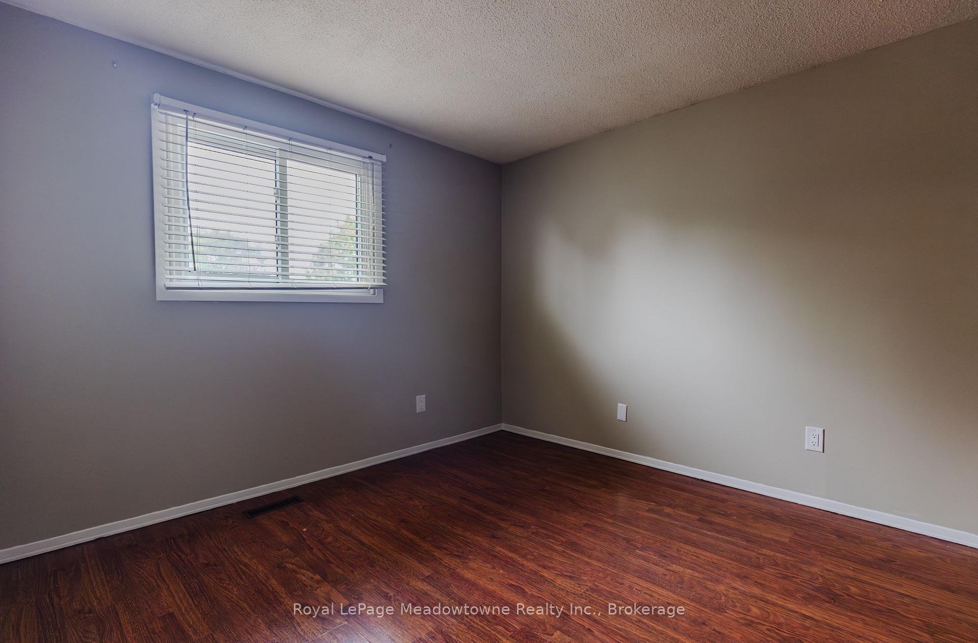 Photo 23 of 301 Woodlawn Crescent, Milton, Bronte Meadows — HOMEH