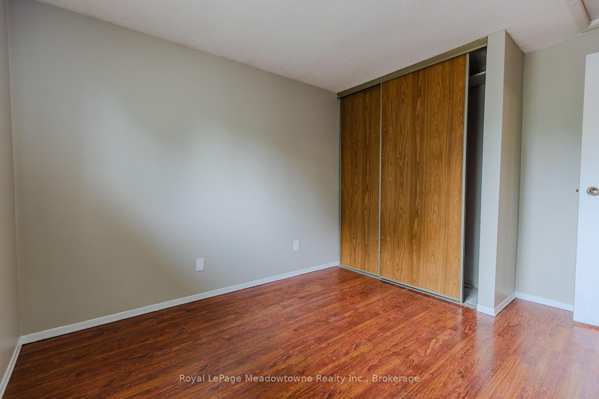 Photo 13 of 301 Woodlawn Crescent, Milton, Bronte Meadows — HOMEH