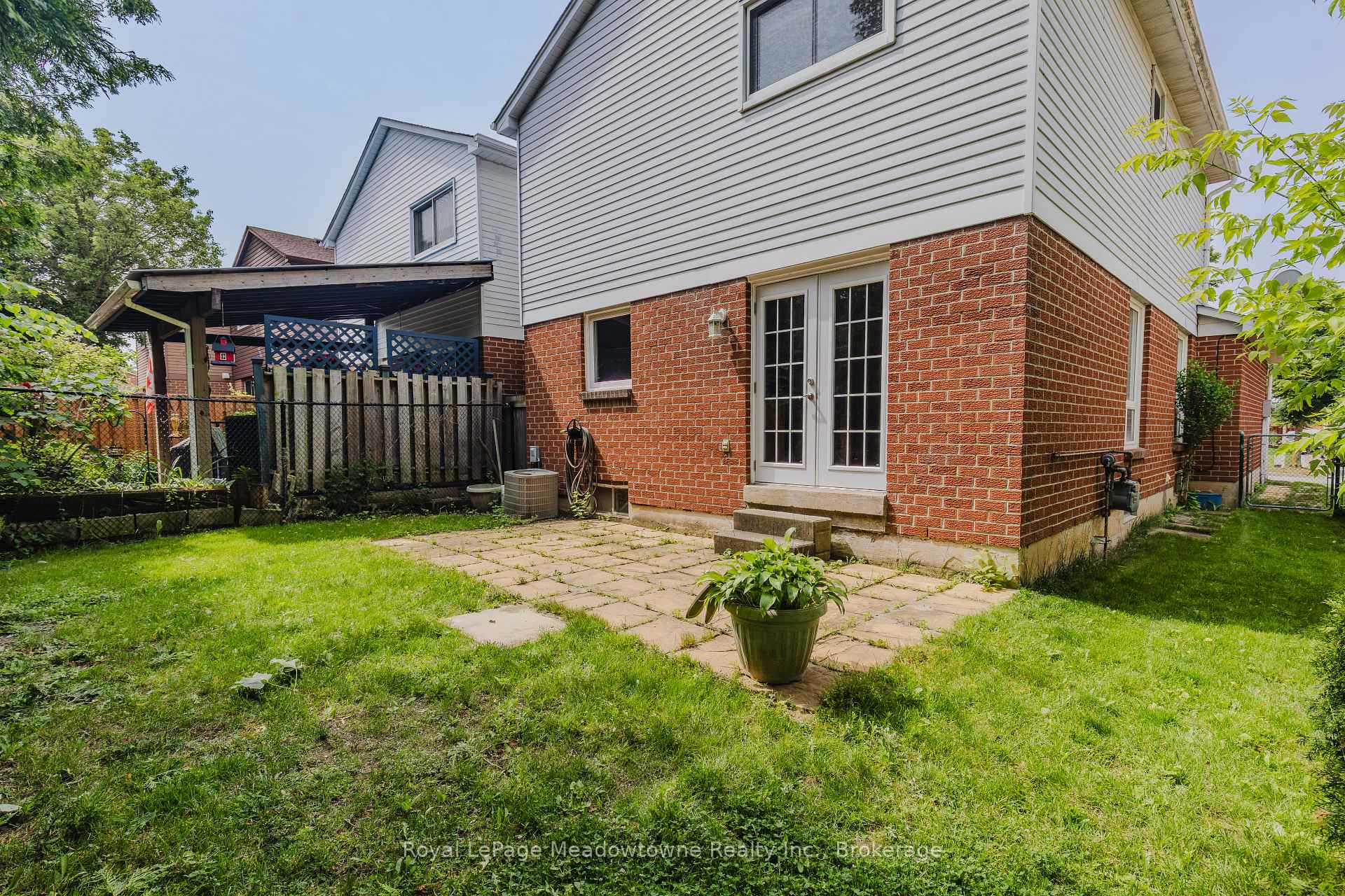 Photo 15 of 301 Woodlawn Crescent, Milton, Bronte Meadows — HOMEH
