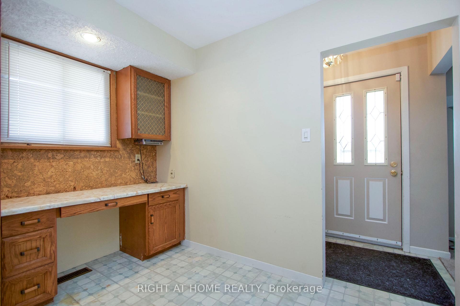 Photo 8 of 220 Linden Court, Oshawa, Donevan — HOMEH
