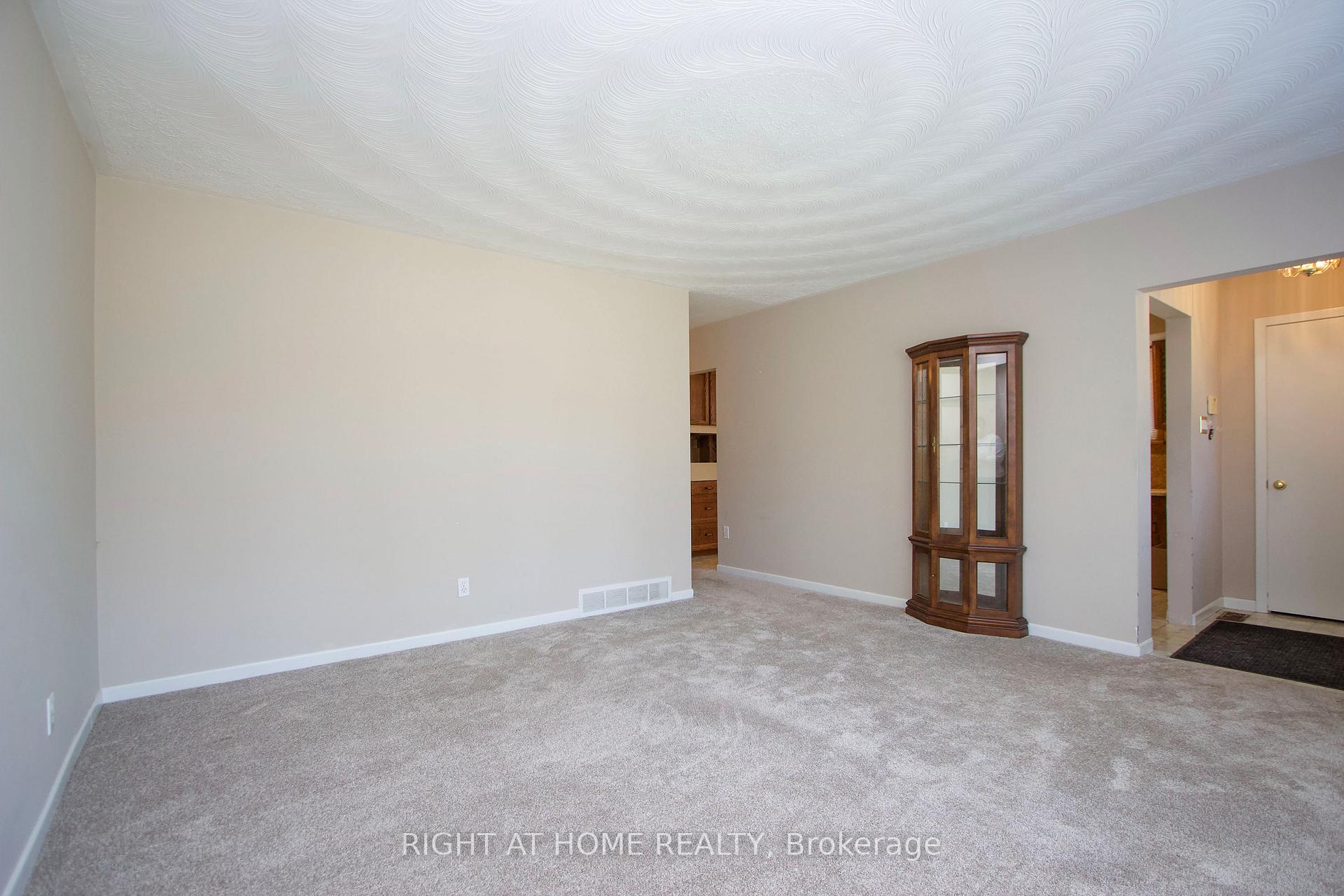 Photo 10 of 220 Linden Court, Oshawa, Donevan — HOMEH