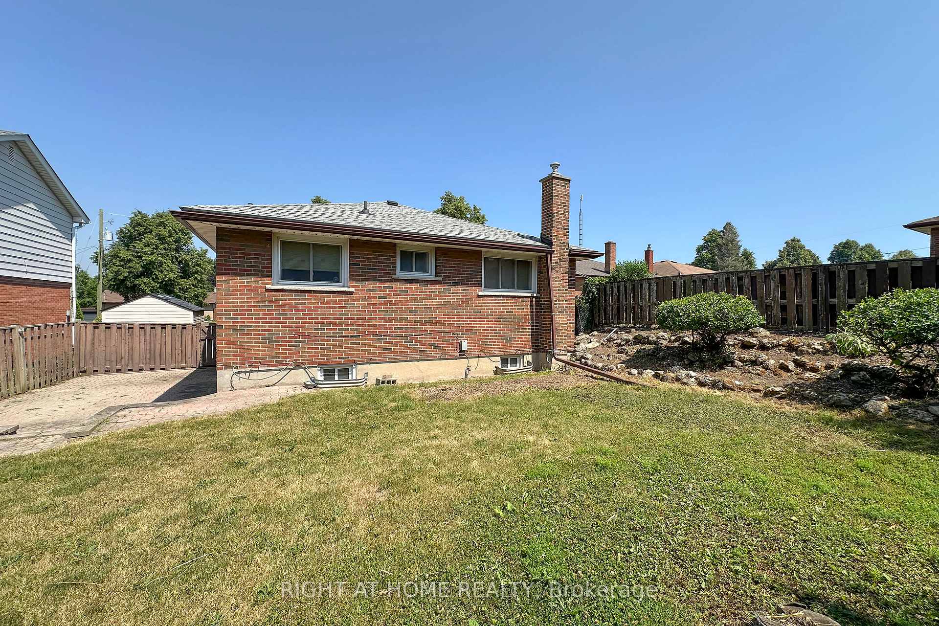 Photo 11 of 220 Linden Court, Oshawa, Donevan — HOMEH