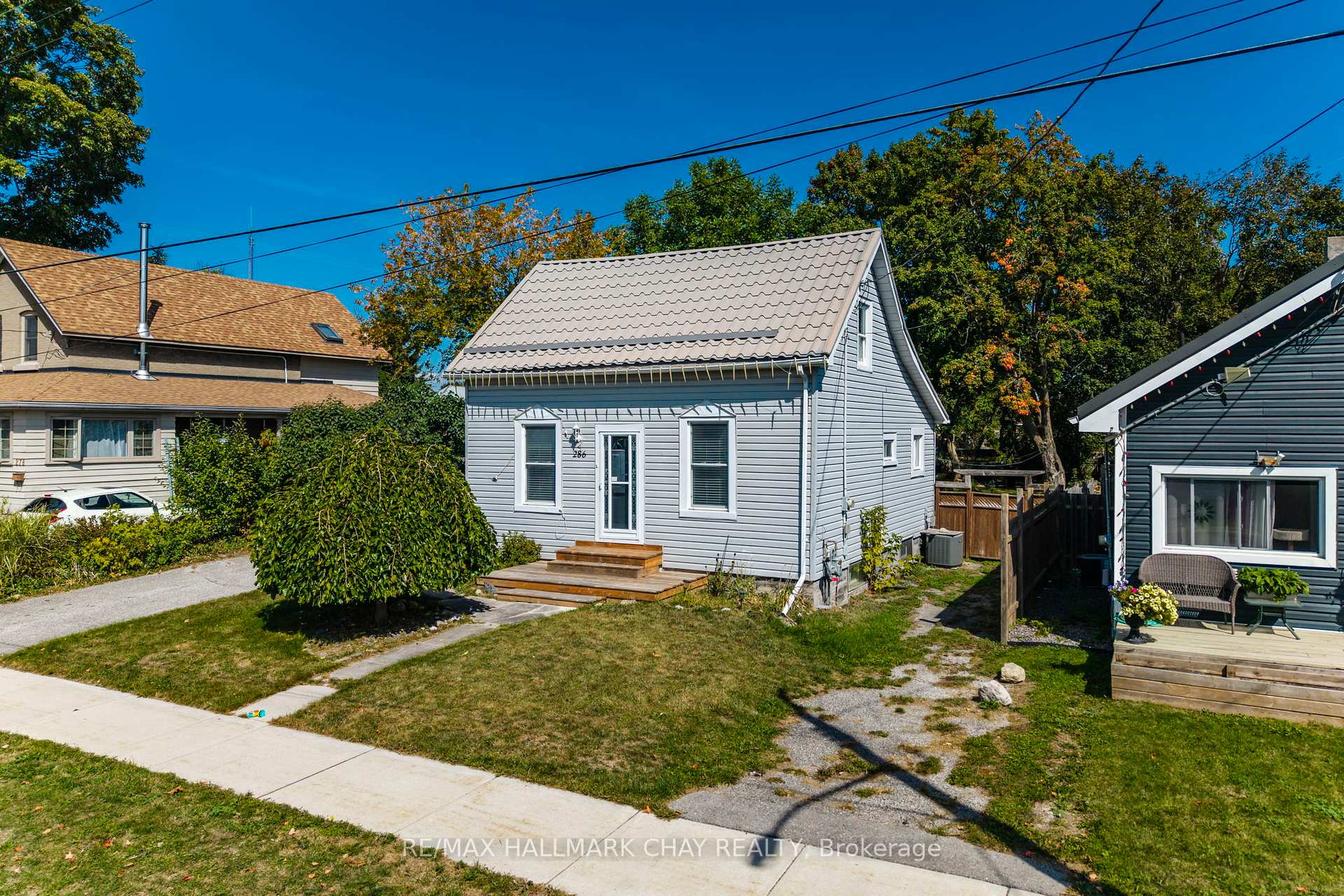 Front of 286 Moffat Street