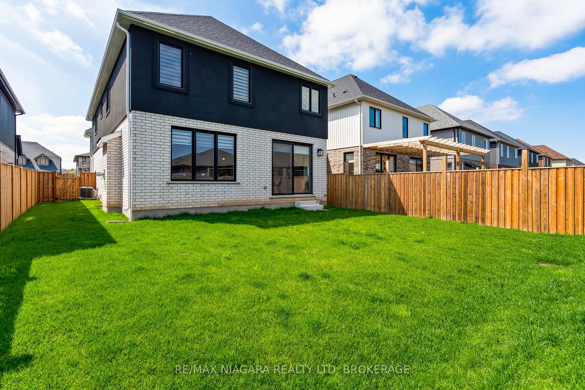 Photo 33 of 123 Susan Drive, Pelham, Fonthill — HOMEH