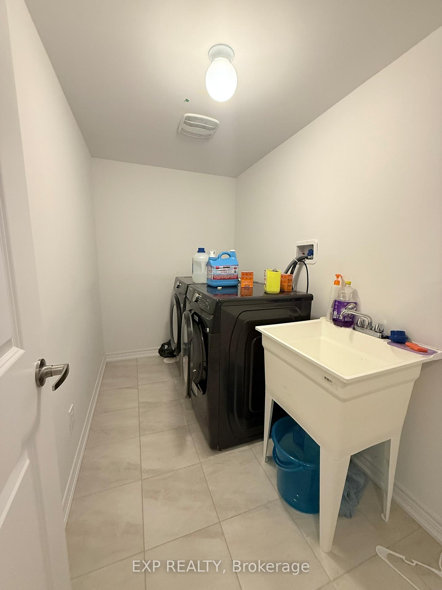 Photo 4 of 1071 Lockie Drive, Oshawa, Kedron — HOMEH