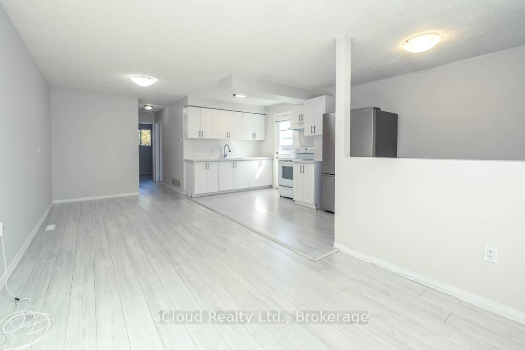 Photo 3 of 1419 Outlet Drive, Oshawa, Lakeview — HOMEH