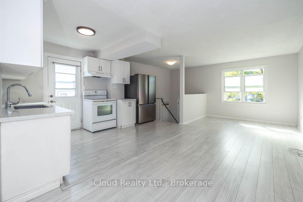Photo 5 of 1419 Outlet Drive, Oshawa, Lakeview — HOMEH