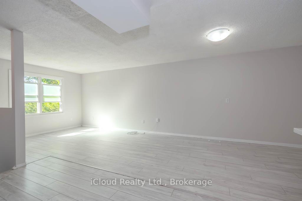 Photo 6 of 1419 Outlet Drive, Oshawa, Lakeview — HOMEH