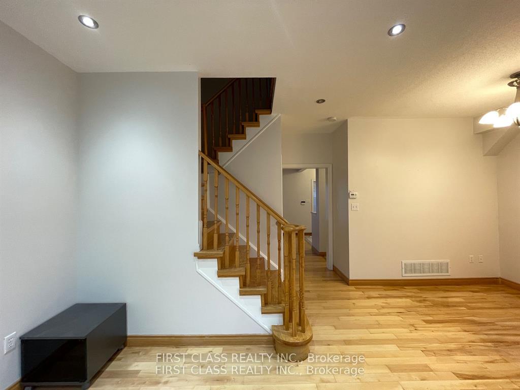 Photo 3 of 583 South Unionville Avenue, Markham, Village Green-South Unionville — HOMEH